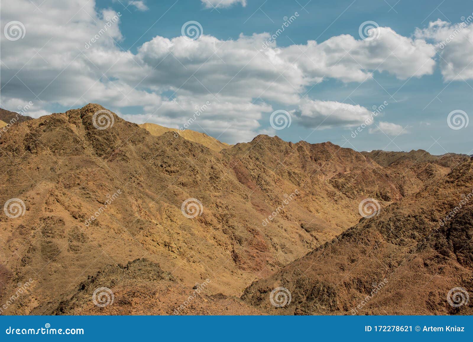沙漠山尖沙石岩崖荒野自然背景以色列南部乡村风景库存图片 图片包括有西奈 东部 摩洛哥 闹事
