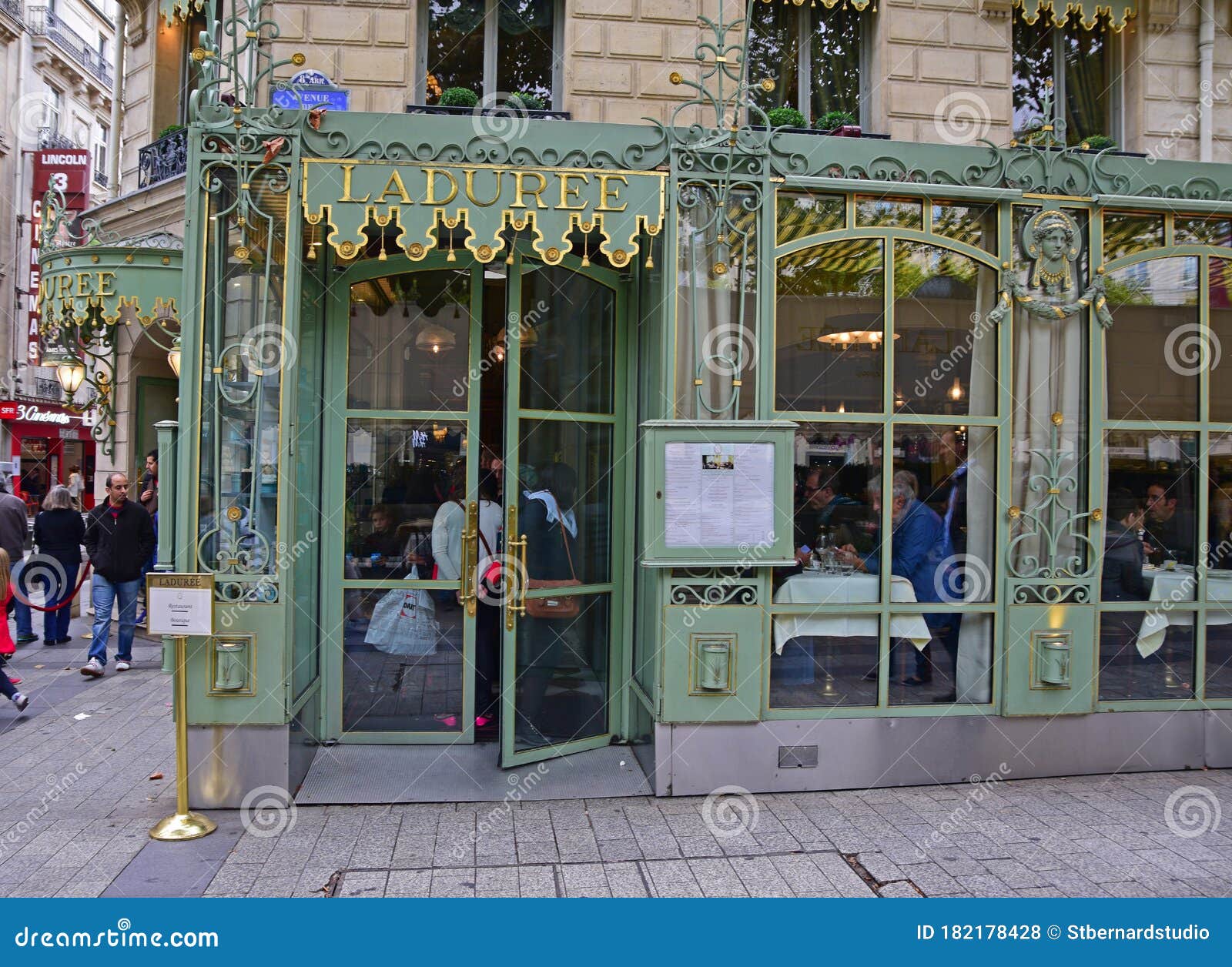 法国巴黎香榭丽舍大街的champselysees Champs Elysees的laduree商店装饰着与laduree Royale酒店相同的氛围编辑类库存照片 图片包括有高级 种类 法国巴黎香榭丽舍大街的champselysees Champs Elysees的laduree商店装饰着与laduree Royale酒店相同的氛围编辑类库存照片 图片包括有高级 种类