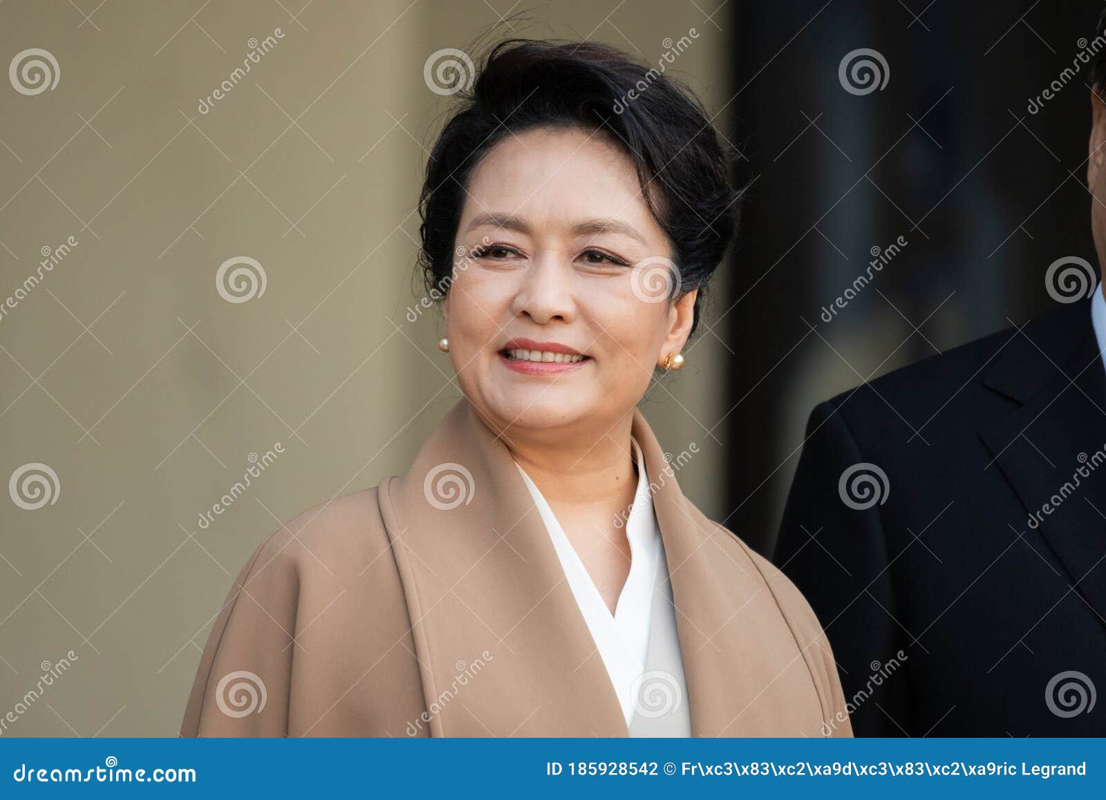法国巴黎 18年3月25日 彭丽媛在爱丽舍宫的爱丽舍宫图库摄影片 图片包括有题头 他的