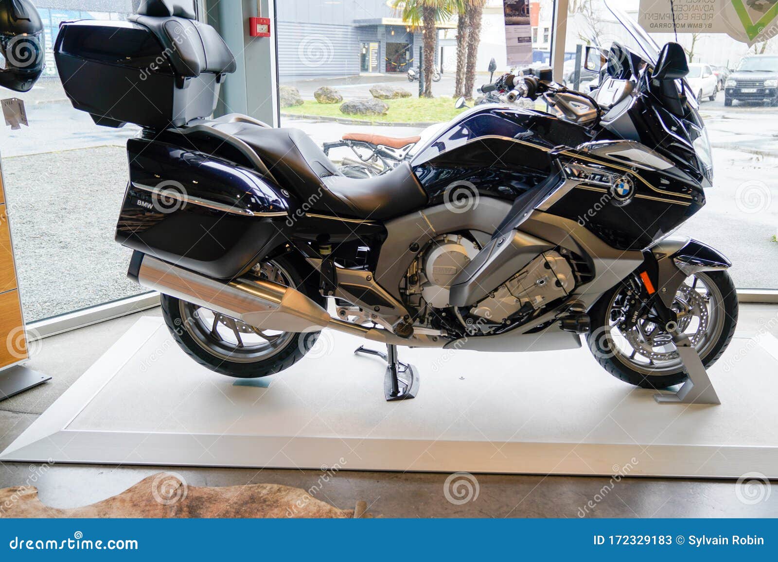 波尔多 阿奎坦 法国 02 11 Bmw K1600 Gtl摩托车在展销店摩托车车窗店编辑类库存照片 图片包括有引擎 技术