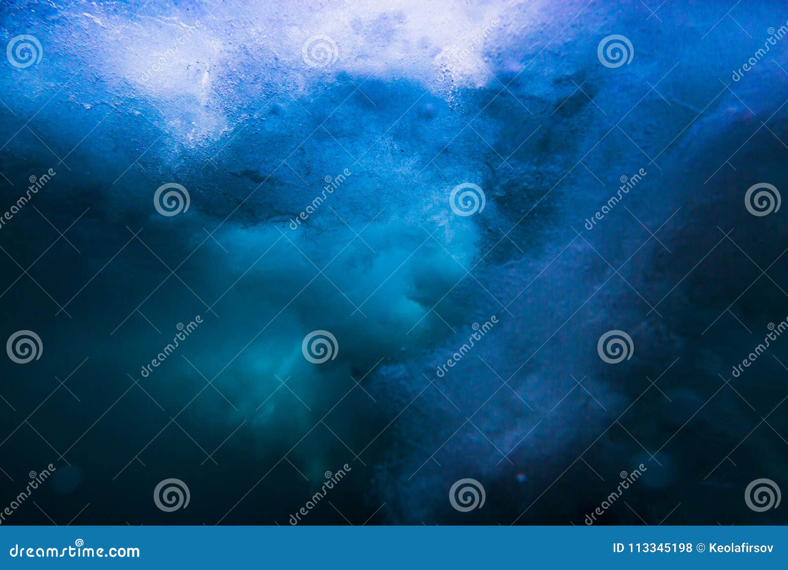 波浪水下的背景水中的海洋库存照片 图片包括有 波浪水下的背景水中的海洋库存照片 图片包括有
