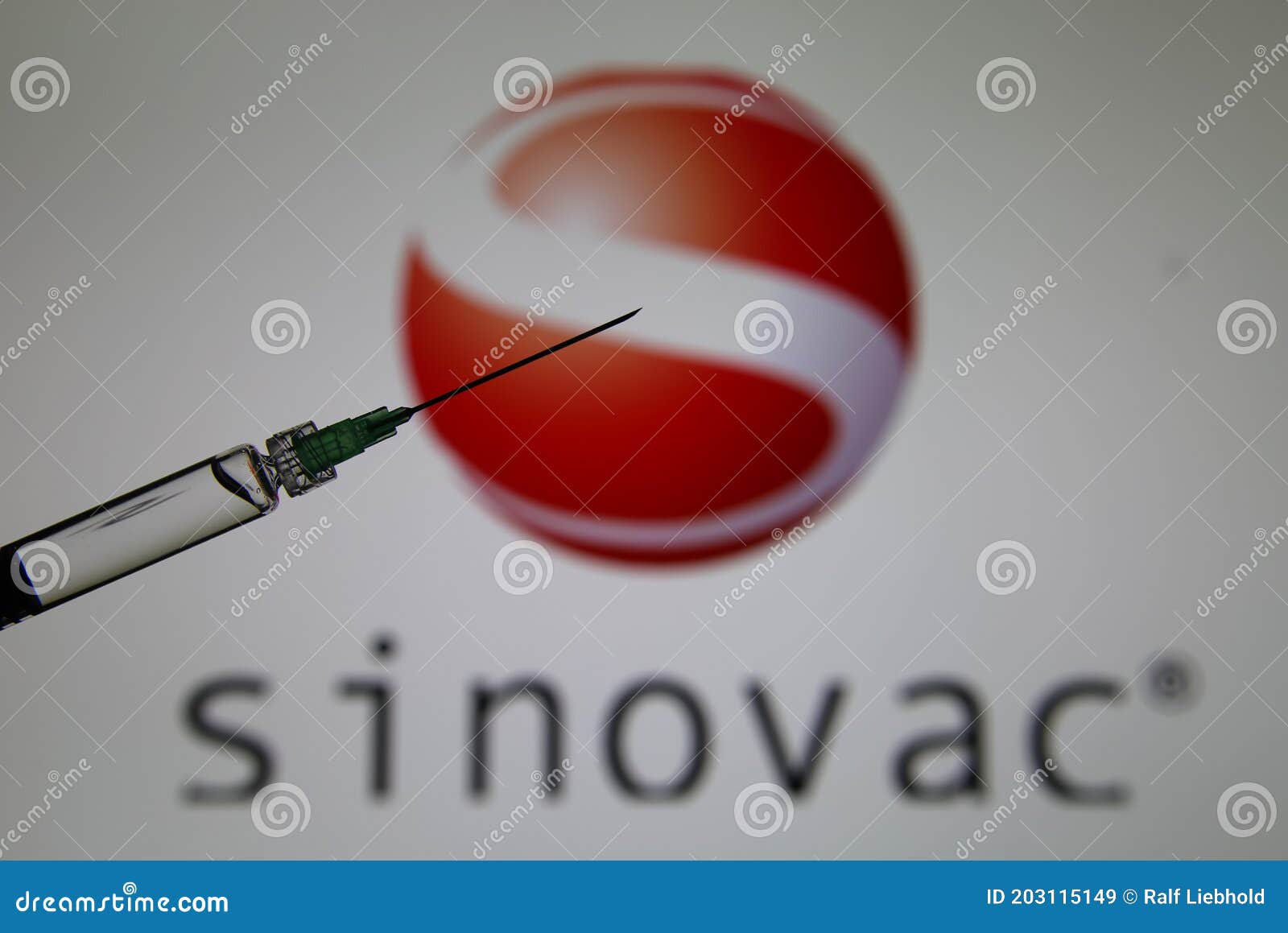 注射针与血清模糊sinovac标志文字背景的注射器特写编辑类库存图片 图片包括有背包 字法