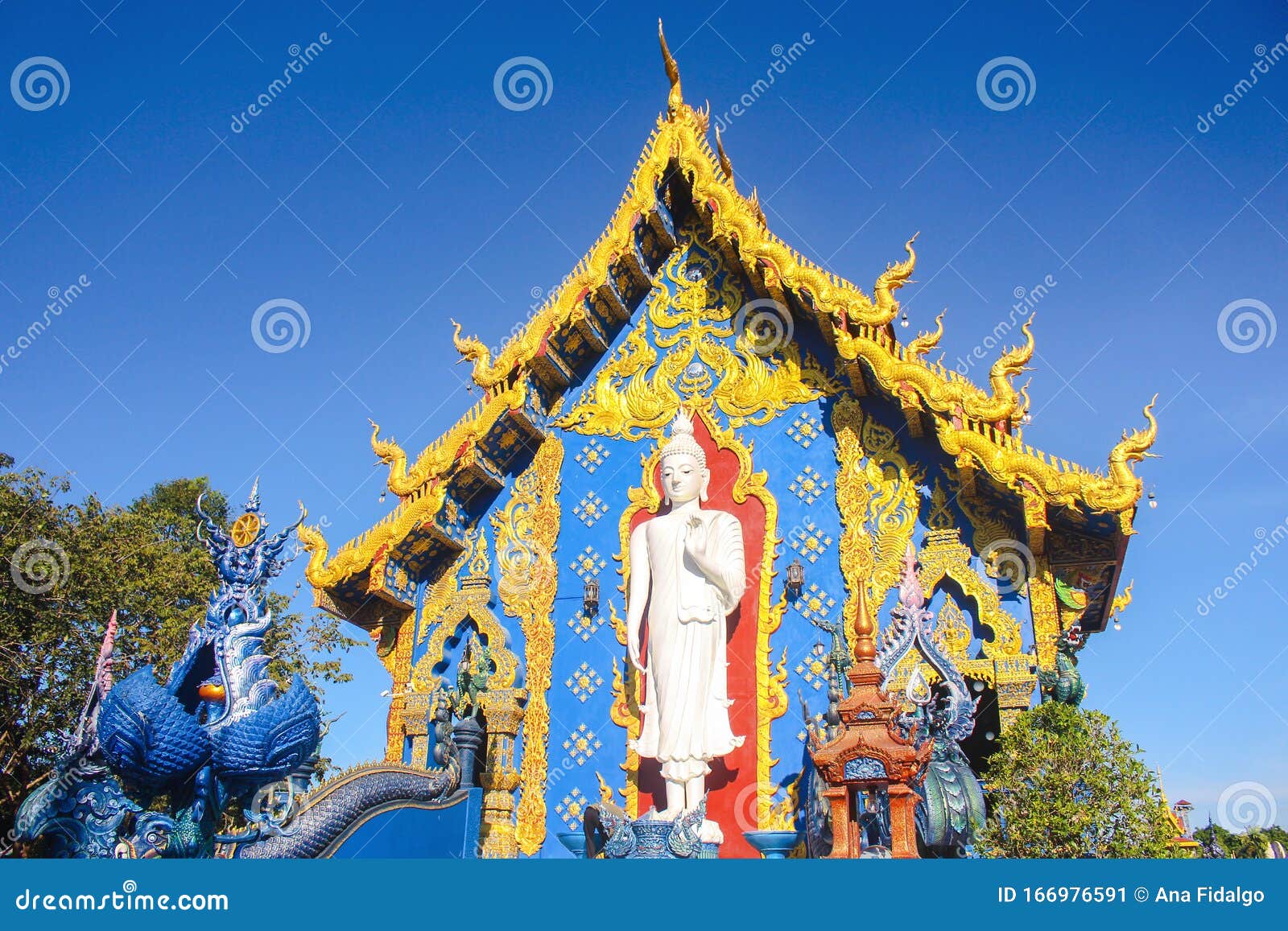 泰国清莱青庙荣寺乌博寺后大立佛白像库存图片 图片包括有设计 天空 发芽 旅行 晴朗 拱道 泰国清莱青庙荣寺乌博寺后大立佛白像库存图片 图片包括有设计 天空 发芽 旅行 晴朗 拱道