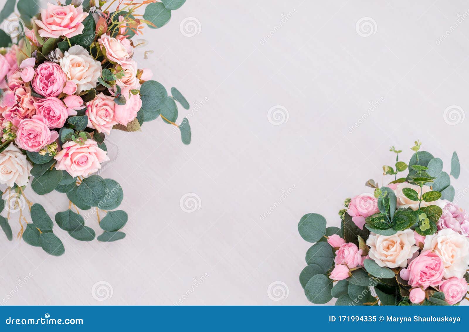 浅色背景中的美丽玫瑰花带白空的柔和颜色的花框艺术花背景库存图片 图片包括有邀请 颜色 浅色背景中的美丽玫瑰花带白空的柔和颜色的花框艺术花背景库存图片 图片包括有邀请 颜色