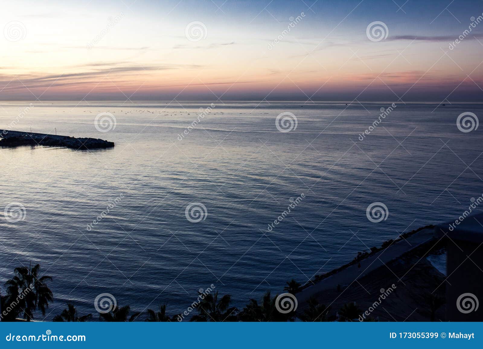 海滨景观 马贝拉的温暖早晨西班牙太阳海岸库存图片 图片包括有西班牙太阳海岸 海滨景观 马贝拉的温暖早晨