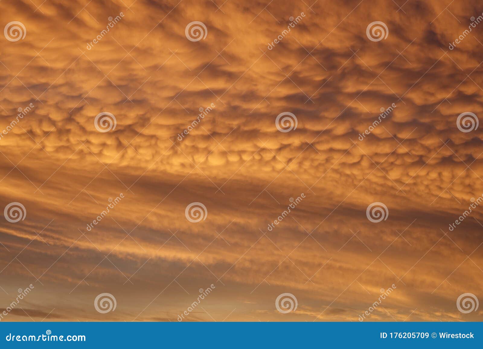 清澈的云彩和日落的天空 非常适合贴壁纸库存图片 图片包括有beautifuler 176205709