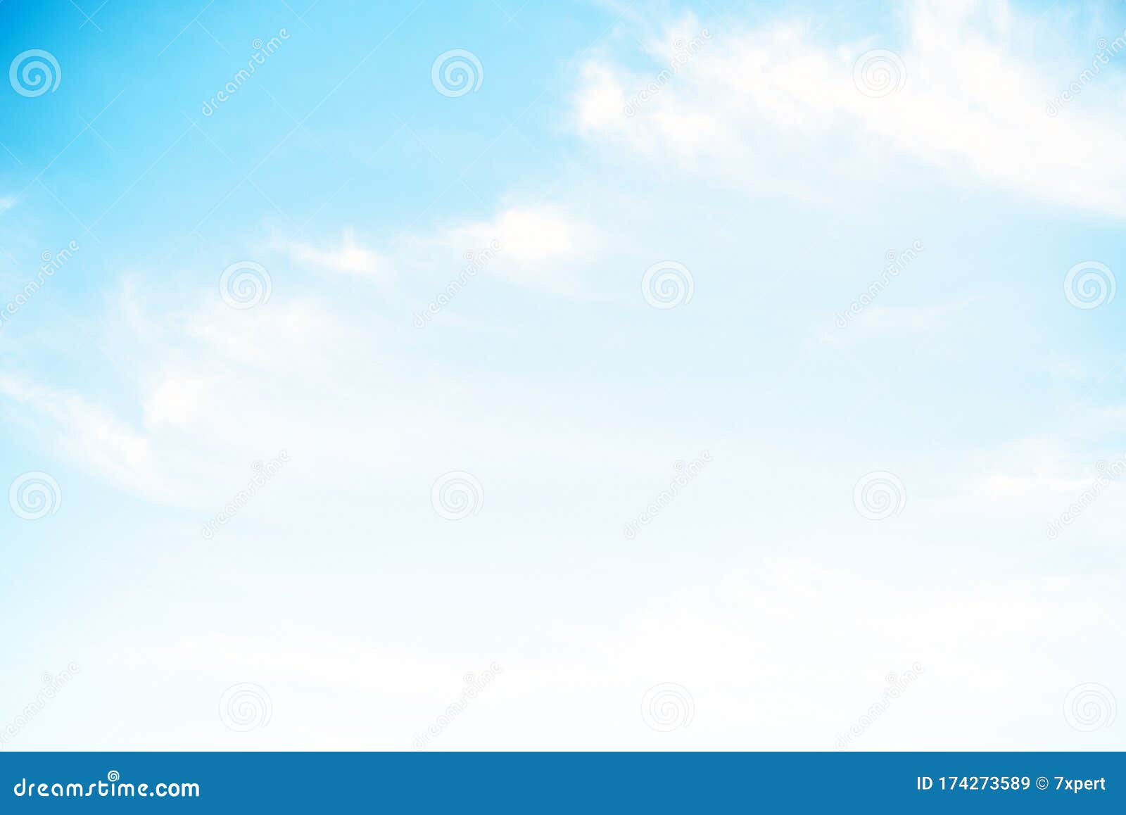 清澈的蓝天白云库存图片 图片包括有地图集 自然 早晨 群青 本质 天气 背包 横向 清澈的蓝天白云库存图片 图片包括有地图集 自然 早晨 群青 本质 天气 背包 横向