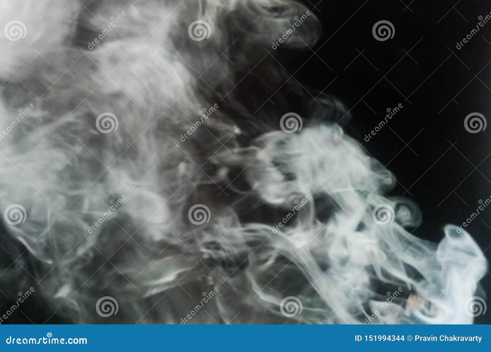 灰色烟黑背景在黑背景的抽象灰色烟薄雾雾 库存照片 图片包括有严重 能源 火焰 颜色 灰色烟黑背景在黑背景的抽象灰色烟薄雾雾 库存照片 图片包括有严重 能源 火焰 颜色