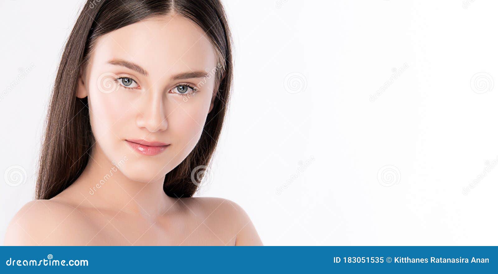 特写美女脸像 漂亮年轻亚洲女性皮肤清新健康 面部治疗美容 库存图片 图片包括有化妆用品 奶油