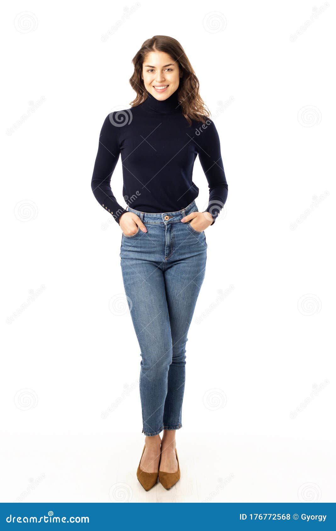独特背景中全身照的漂亮年轻女子库存照片 图片包括有电话会议 突出 有吸引力的 摆在 复制 独特背景中全身照的漂亮年轻女子库存照片 图片包括有电话会议 突出 有吸引力的 摆在 复制