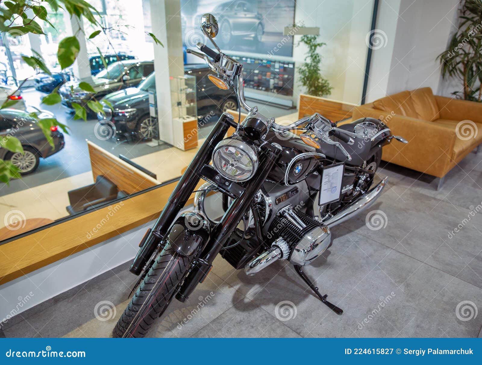 现代宝马摩托车在经销公司展示 乌克兰图库摄影片 图片包括有城市 出售 优质 布琼布拉 经销权
