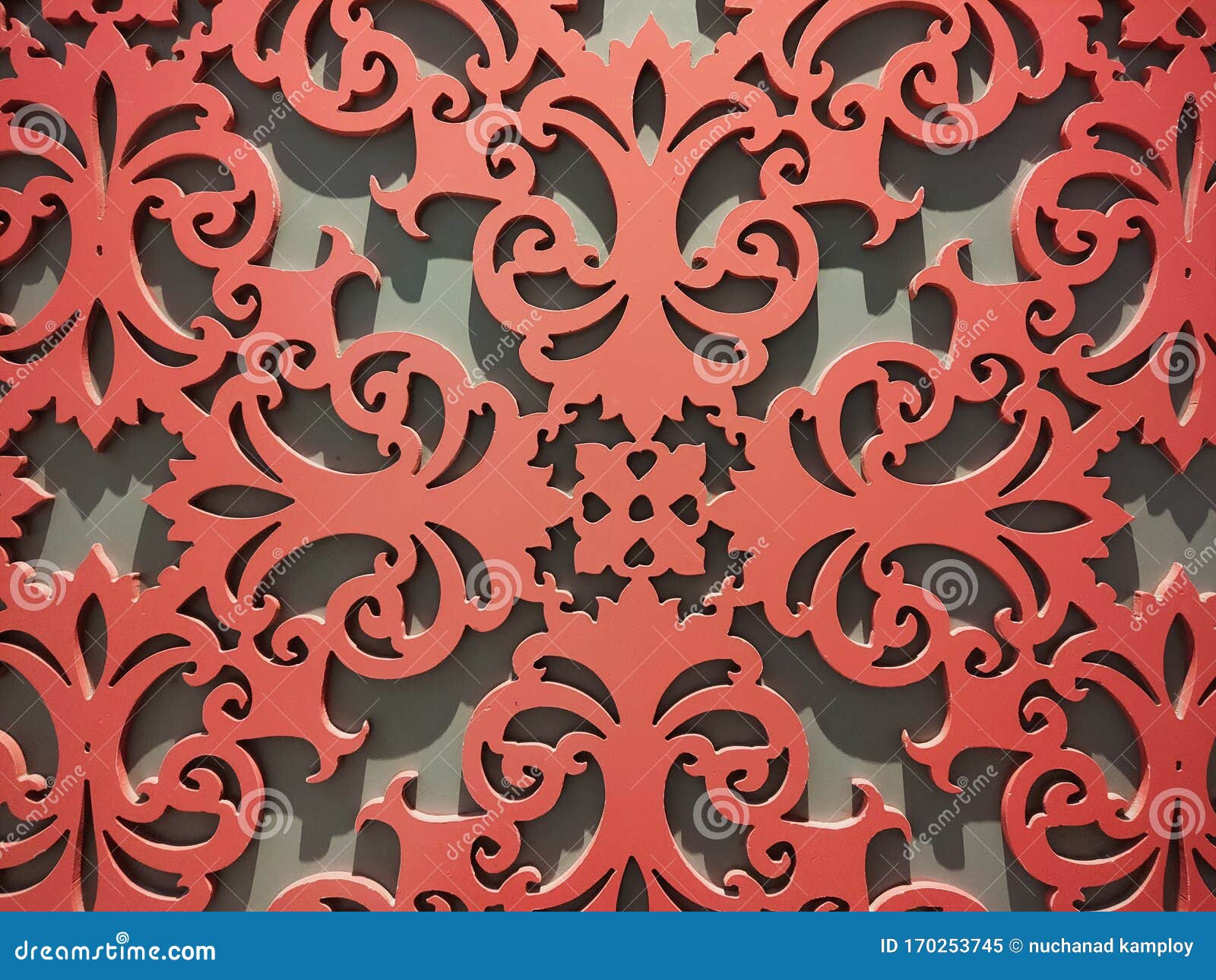 用于装饰房墙的红木雕刻图案库存图片 图片包括有装饰 红色 空间 墙壁 雕刻 木头 模式