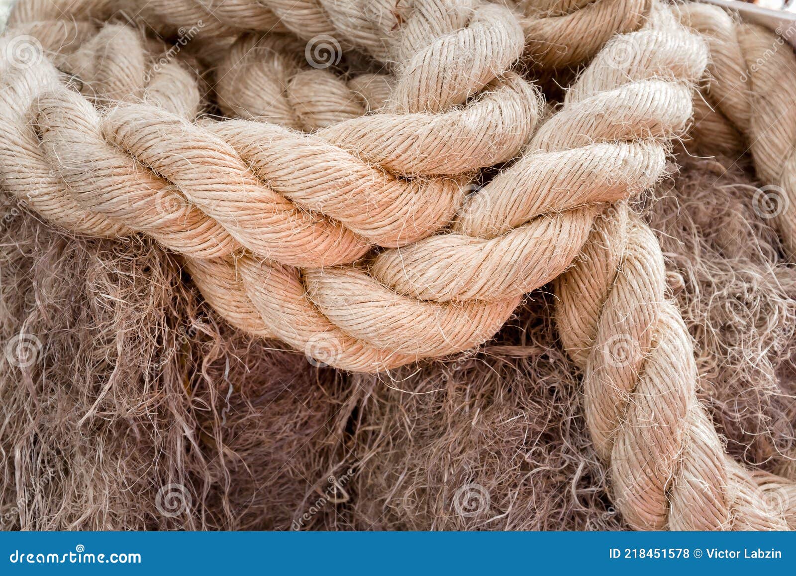 用天然粗剑麻纤维制成的绳子的封闭库存照片. 图片包括有背包, 样式, 自然, 靠山, 虚拟, 有机- 218451578