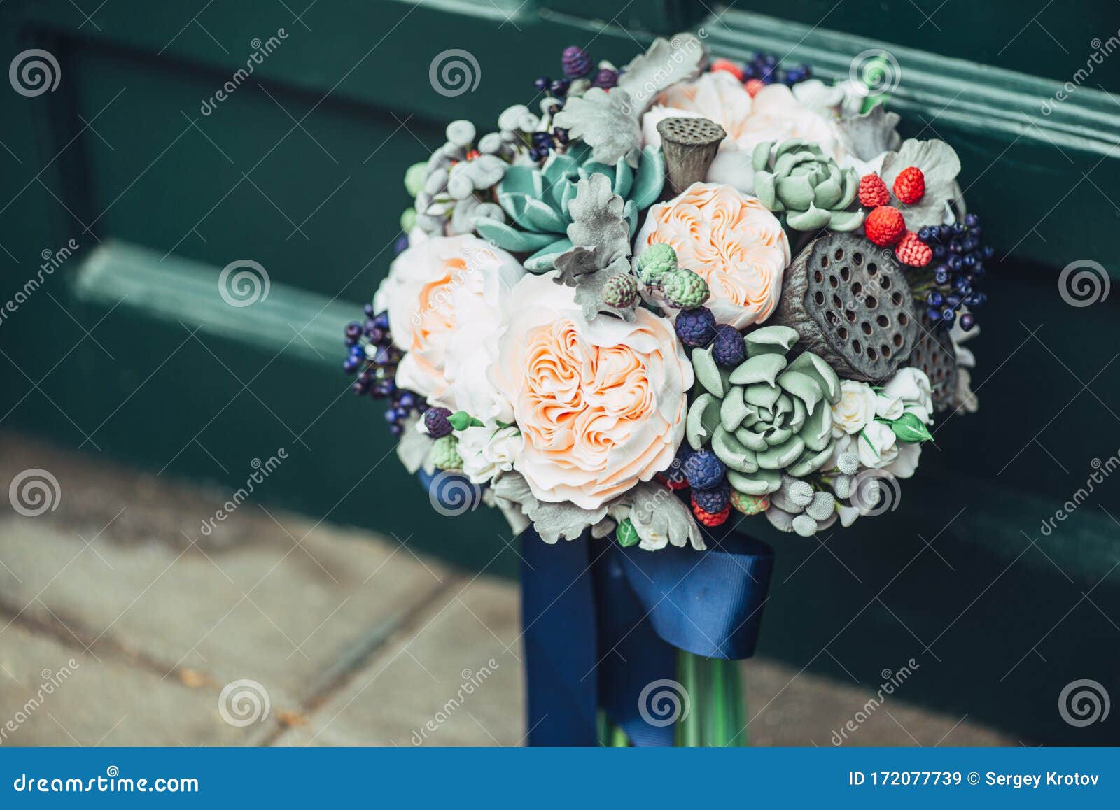 用日本聚合物粘土制作的手工花它们看起来象真正的婚花在库存图片 图片包括有它们看起来象真正的婚花 用日本聚合物粘土制作的手工花 用日本聚合物粘土制作的手工花它们看起来象真正的婚花在库存图片 图片包括有它们看起来象真正的婚花 用日本聚合物粘土制作的手工花