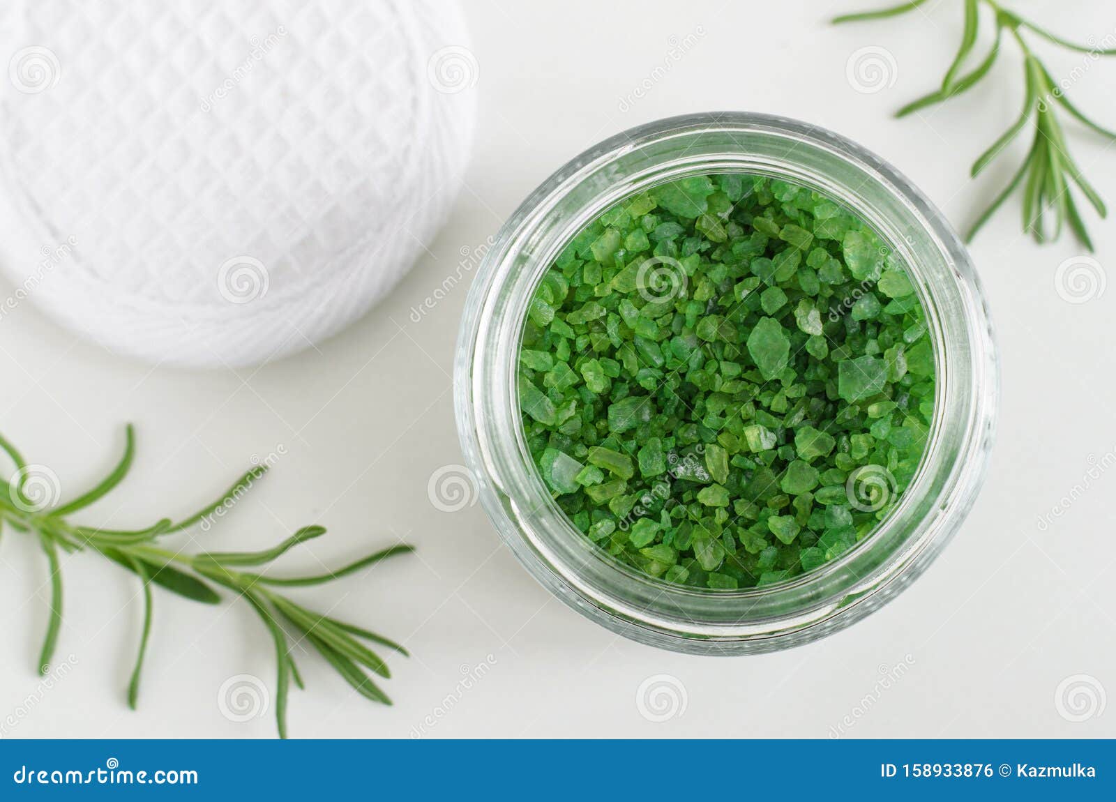 用草药提取物在玻璃罐中浸泡的绿色芳香浴盐足自然美容护理库存照片 图片包括有浴巾 新鲜 用草药提取物在玻璃罐中浸泡的绿色芳香浴盐足自然美容护理库存照片 图片包括有浴巾 新鲜
