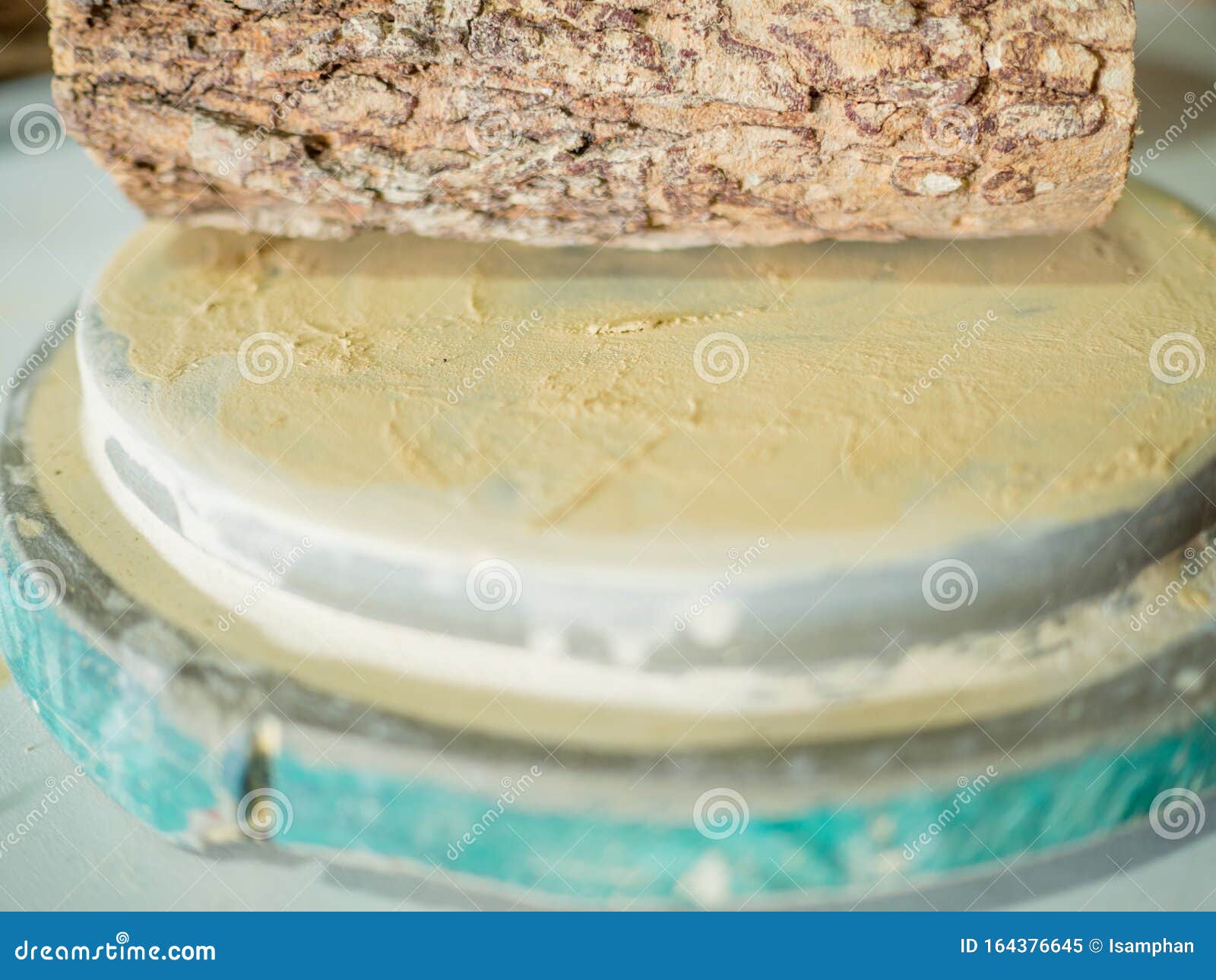 田中木传统草药护肤 田中受缅甸人欢迎库存图片 图片包括有结构树 保护 本质 对象 面粉