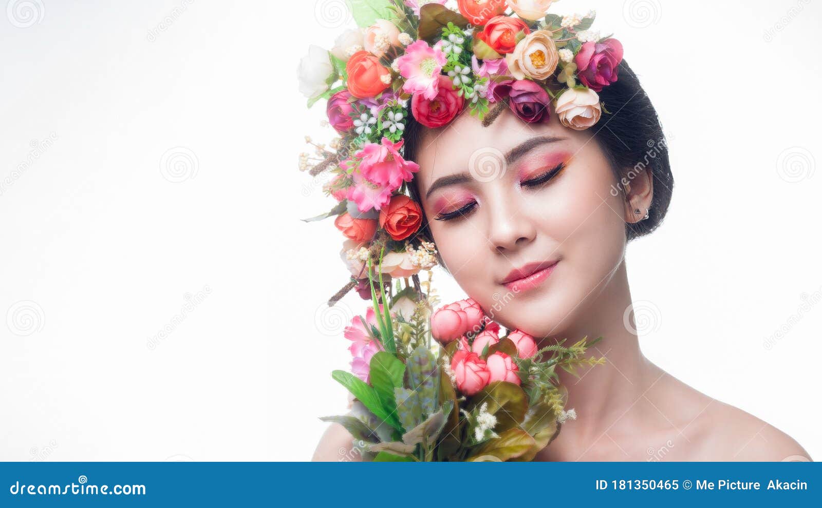 画像美丽的亚洲女人用花库存图片 图片包括有创造性 花卉 纵向 女孩 新鲜 表面 魅力