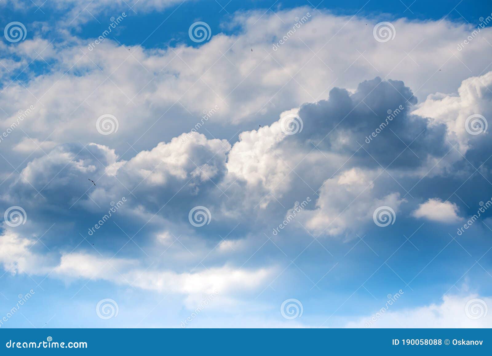 白云背景中的天蓝色天空库存照片 图片包括有风景 积云 模式 表单 云彩 户外 结算 白云背景中的天蓝色天空库存照片 图片包括有风景 积云 模式 表单 云彩 户外 结算