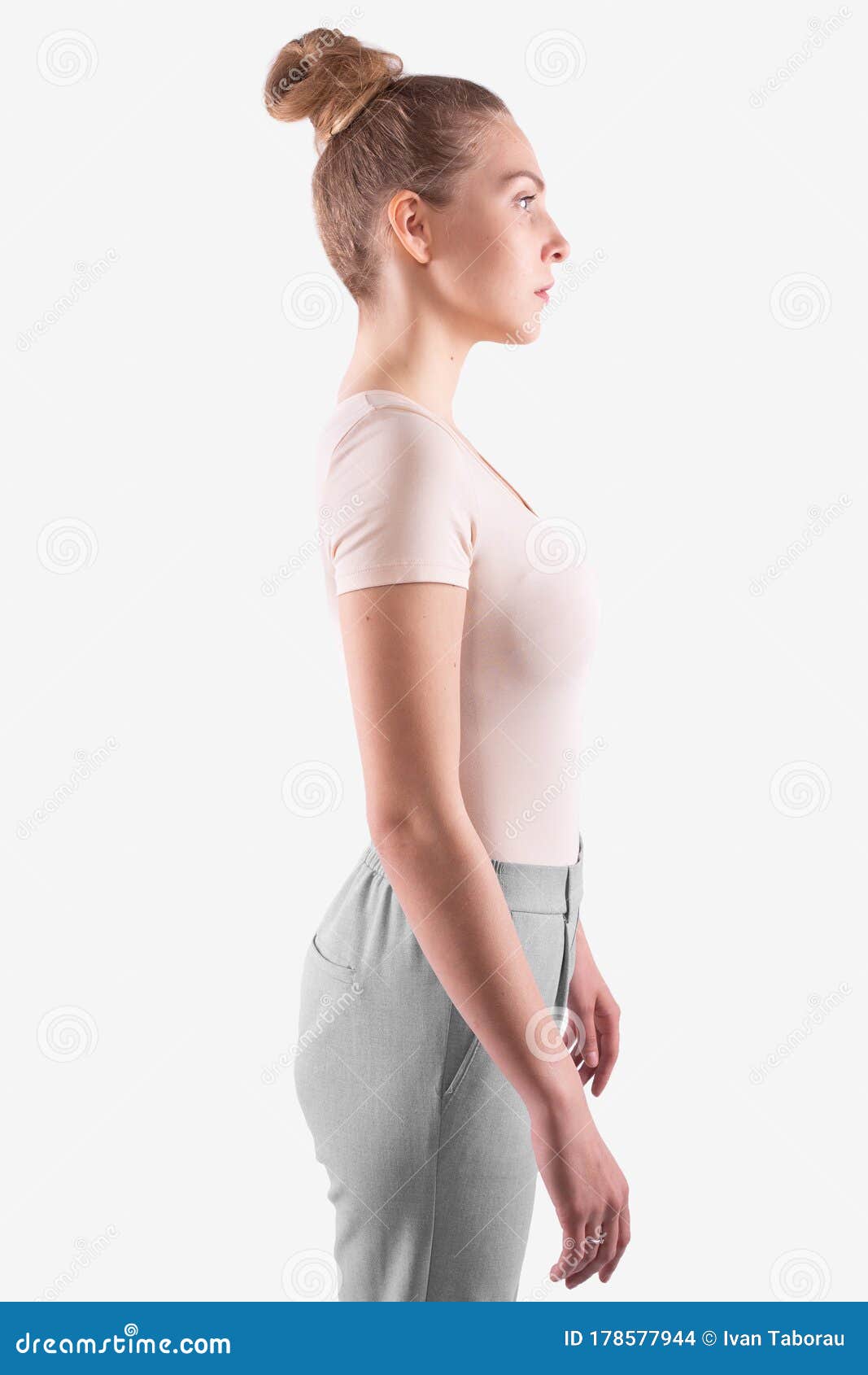 白人女子侧身对着镜头 向前看白色背景库存照片 图片包括有头发 皮肤 工作室 生活方式 纵向 白人女子侧身对着镜头 向前看白色背景库存照片 图片包括有头发 皮肤 工作室 生活方式 纵向