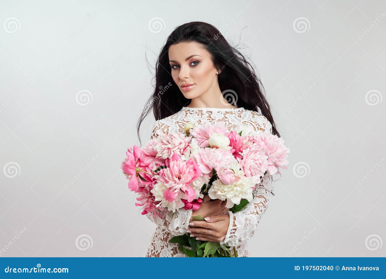 白发美女 牡丹花天然化妆品和化妆品 完美的皮肤库存照片 图片包括有摆在 设计 关心 化妆用品 白发美女 牡丹花天然化妆品和化妆品 完美的皮肤库存照片 图片包括有摆在 设计 关心 化妆用品