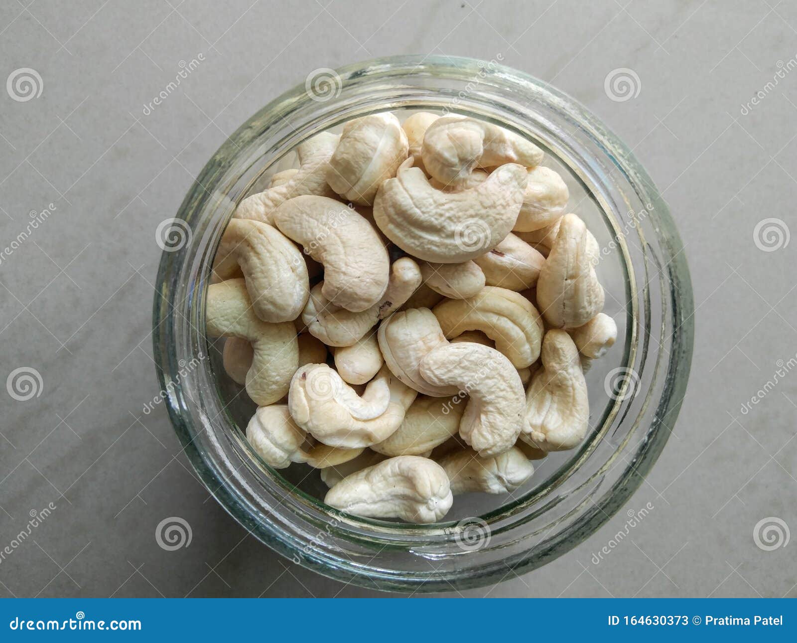 白腰果 干水果 装在白色大理石背景中的玻璃瓶中的坚果 食品摄影库存图片 图片包括有童年 巧克力 白腰果 干水果 装在白色大理石背景中的玻璃瓶中的坚果 食品摄影库存图片 图片包括有童年 巧克力