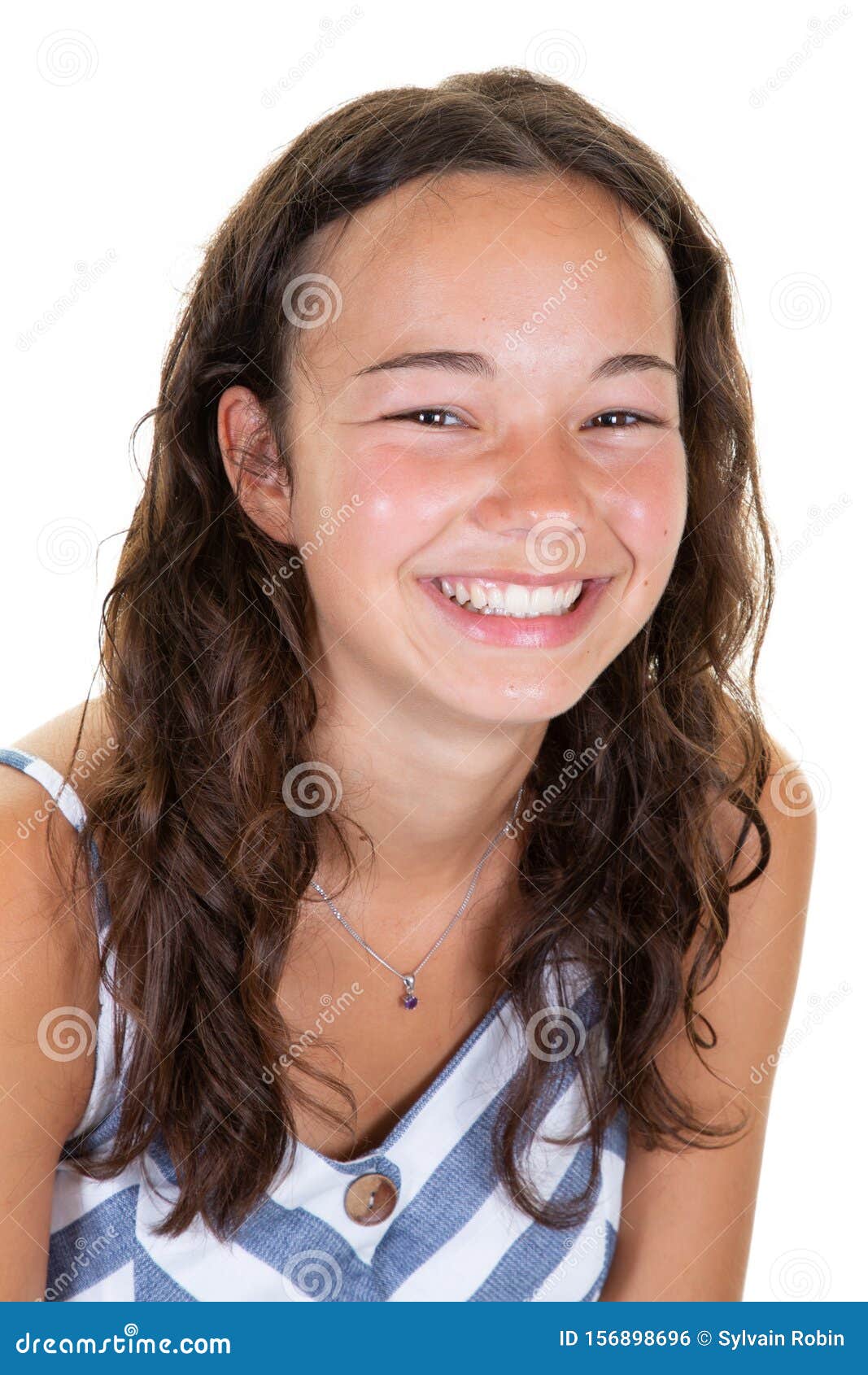 白色背景中 年轻漂亮的白人少女可爱地微笑着看着相机库存照片 图片包括有确信 查找 白种人 逗人喜爱