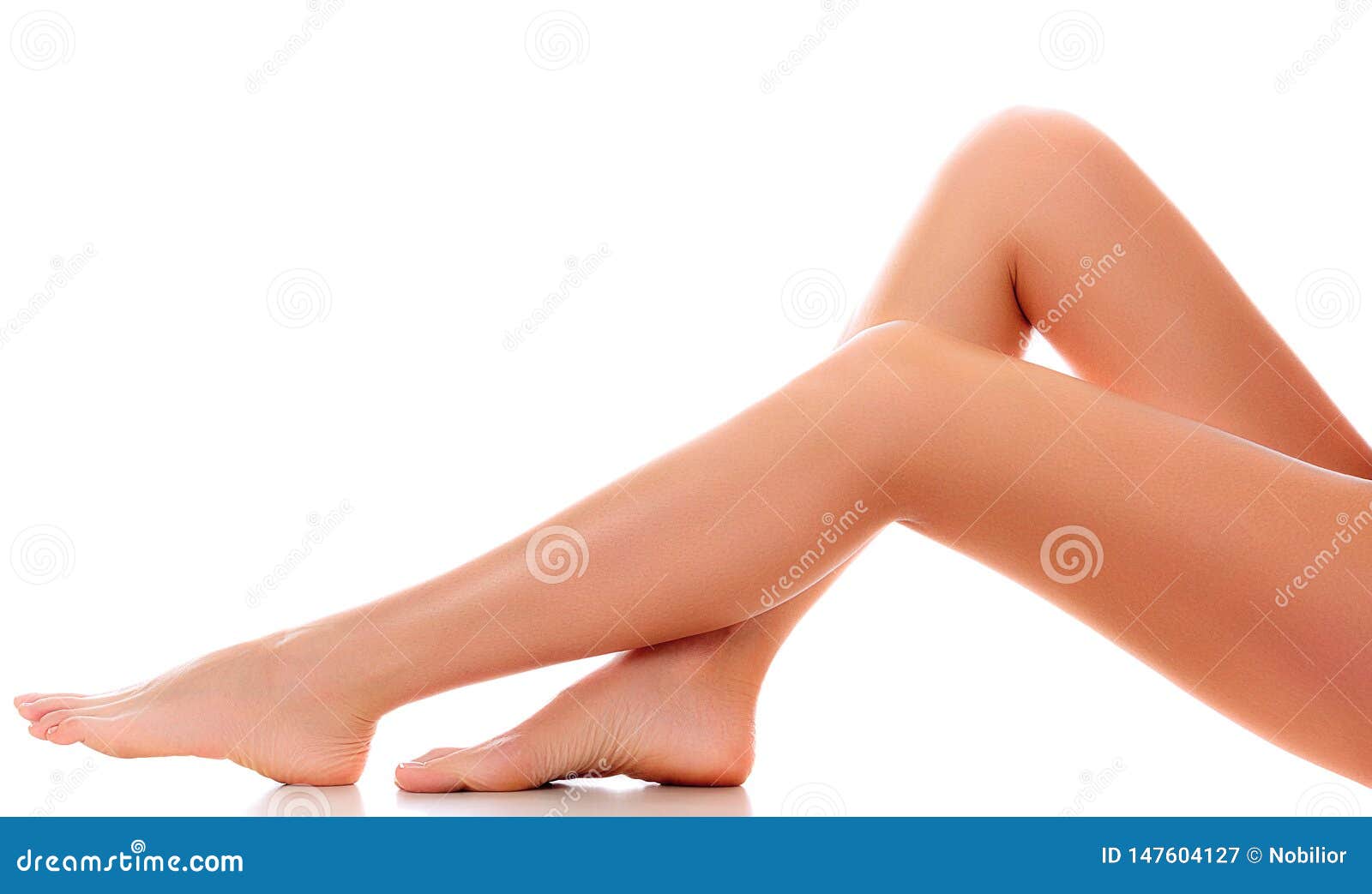 皮肤光滑清爽的女性裸腿库存图片 图片包括有 皮肤光滑清爽的女性裸腿库存图片 图片包括有