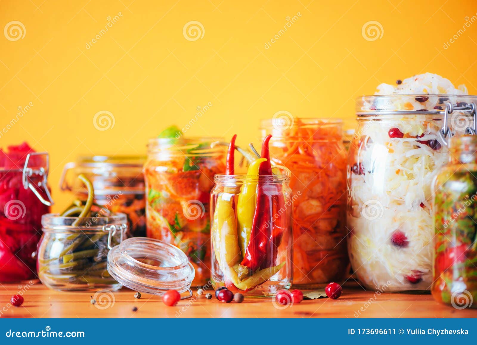 益生菌食物背景韩国胡萝卜 泡菜 甜菜 泡菜 玻璃罐中腌黄瓜冬库存图片 图片包括有钞票 自创