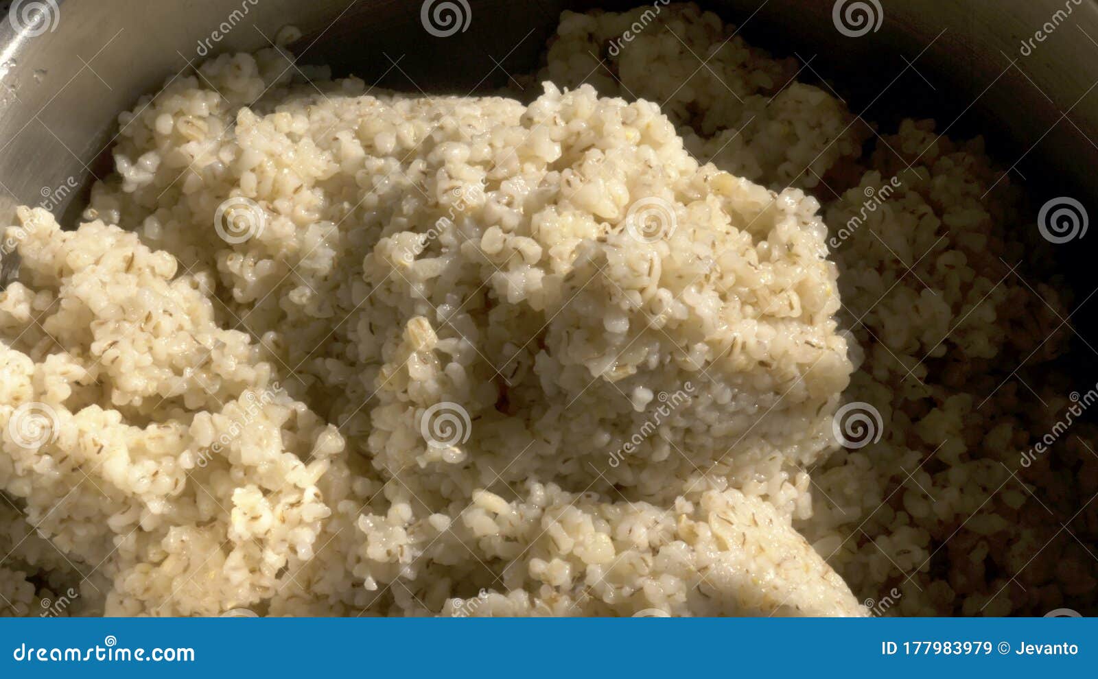 盘内熟大麦粥库存图片 图片包括有庄稼 麦子 关闭 制动手 饮食 食物 少量 眼镜 盘内熟大麦粥库存图片 图片包括有庄稼 麦子 关闭 制动手 饮食 食物 少量 眼镜