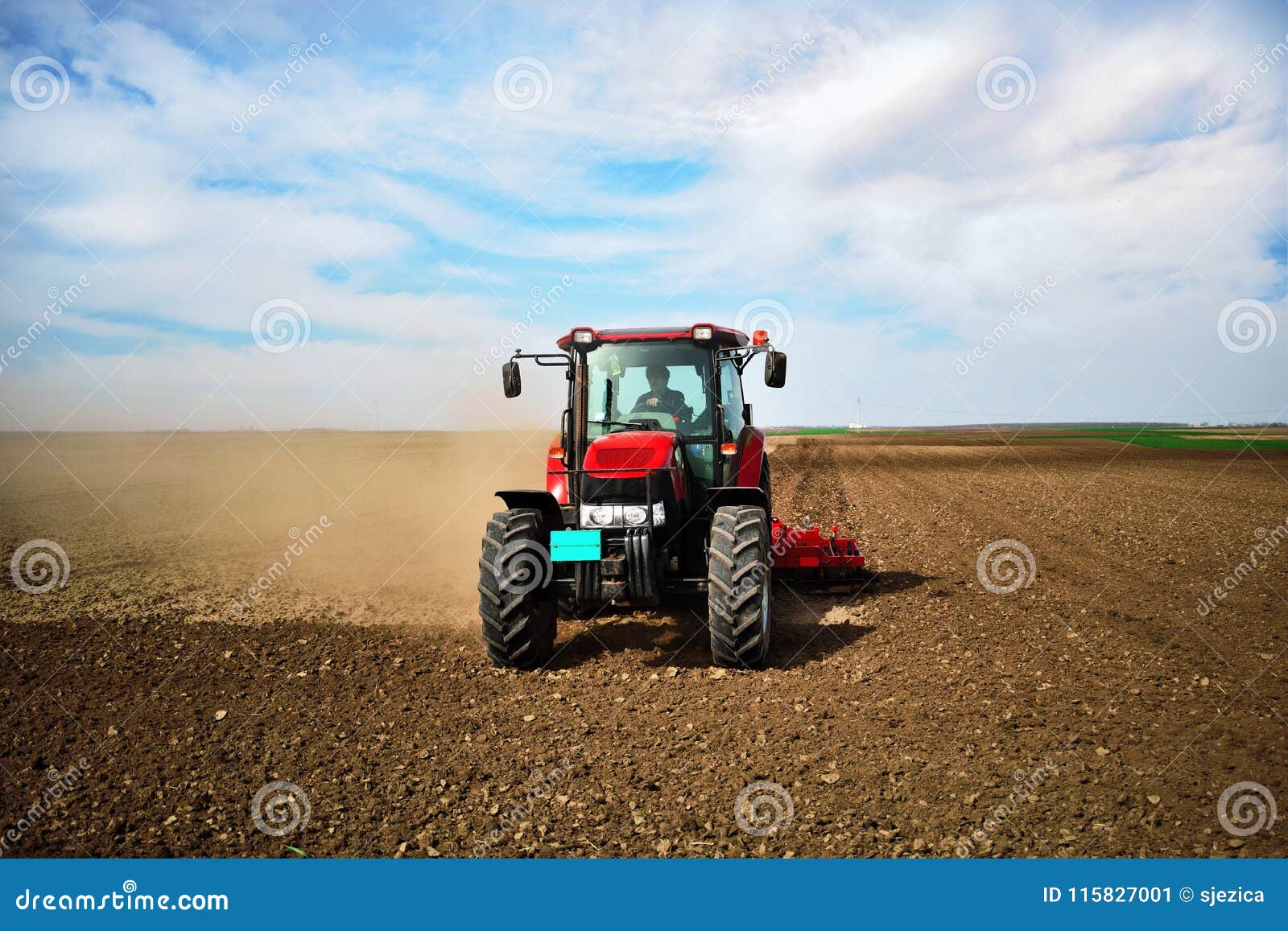 种植播种机弹簧的农业机械在领域的种子庄稼库