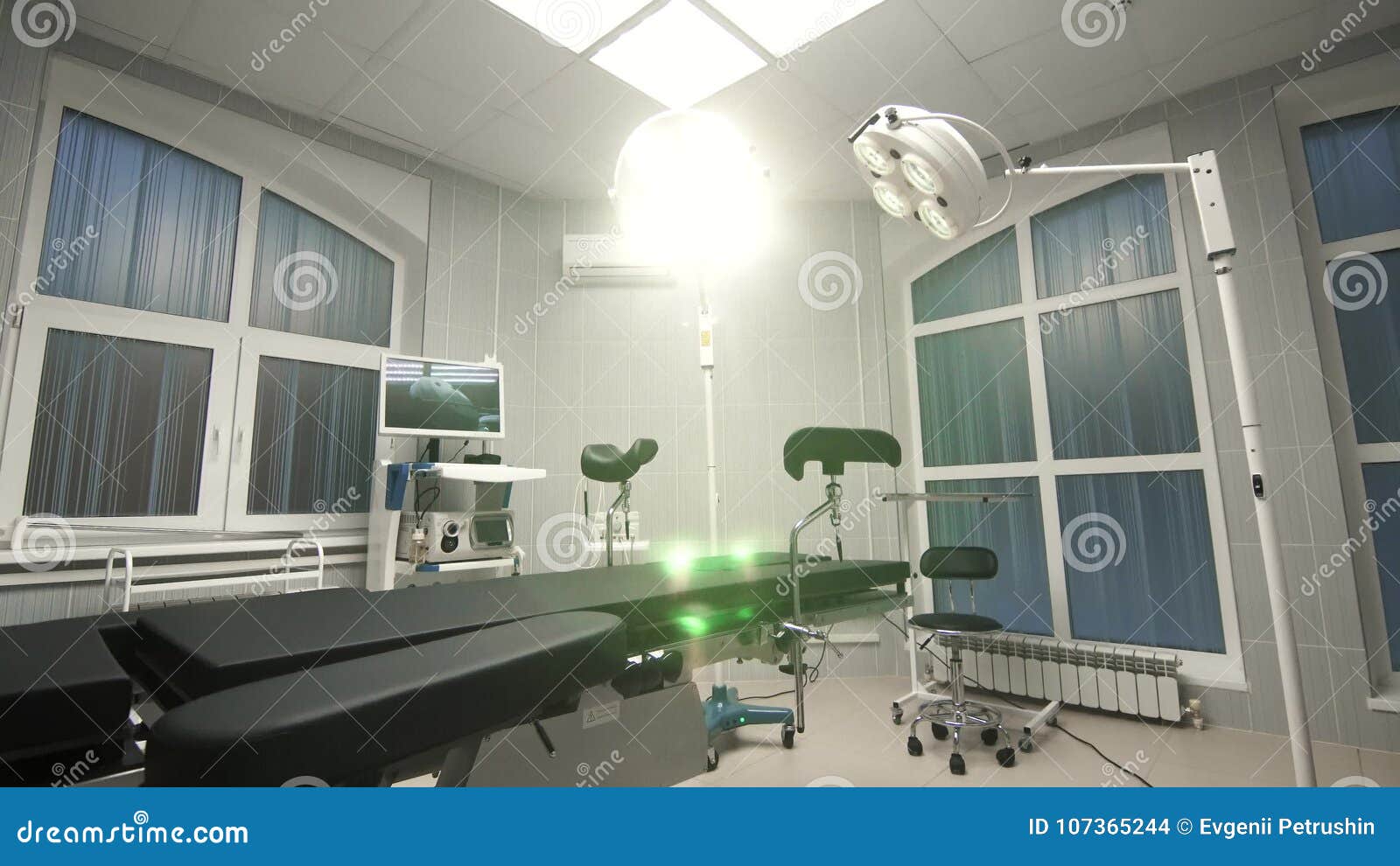 移动式摄影车现代手术室徒升背景医院的库存照片 图片包括有呼吁 医疗 现代 紧急 显示 内部 移动式摄影车现代手术室徒升背景医院的库存照片 图片包括有呼吁 医疗 现代 紧急 显示 内部