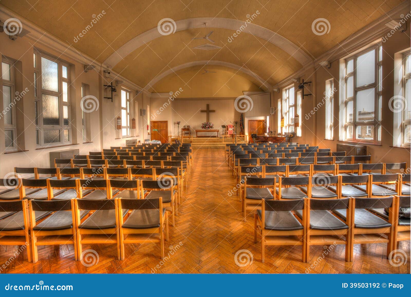 空的椅子在教会里库存照片 图片包括有线路 活动 教会 室内 对象 设计 没人 装饰