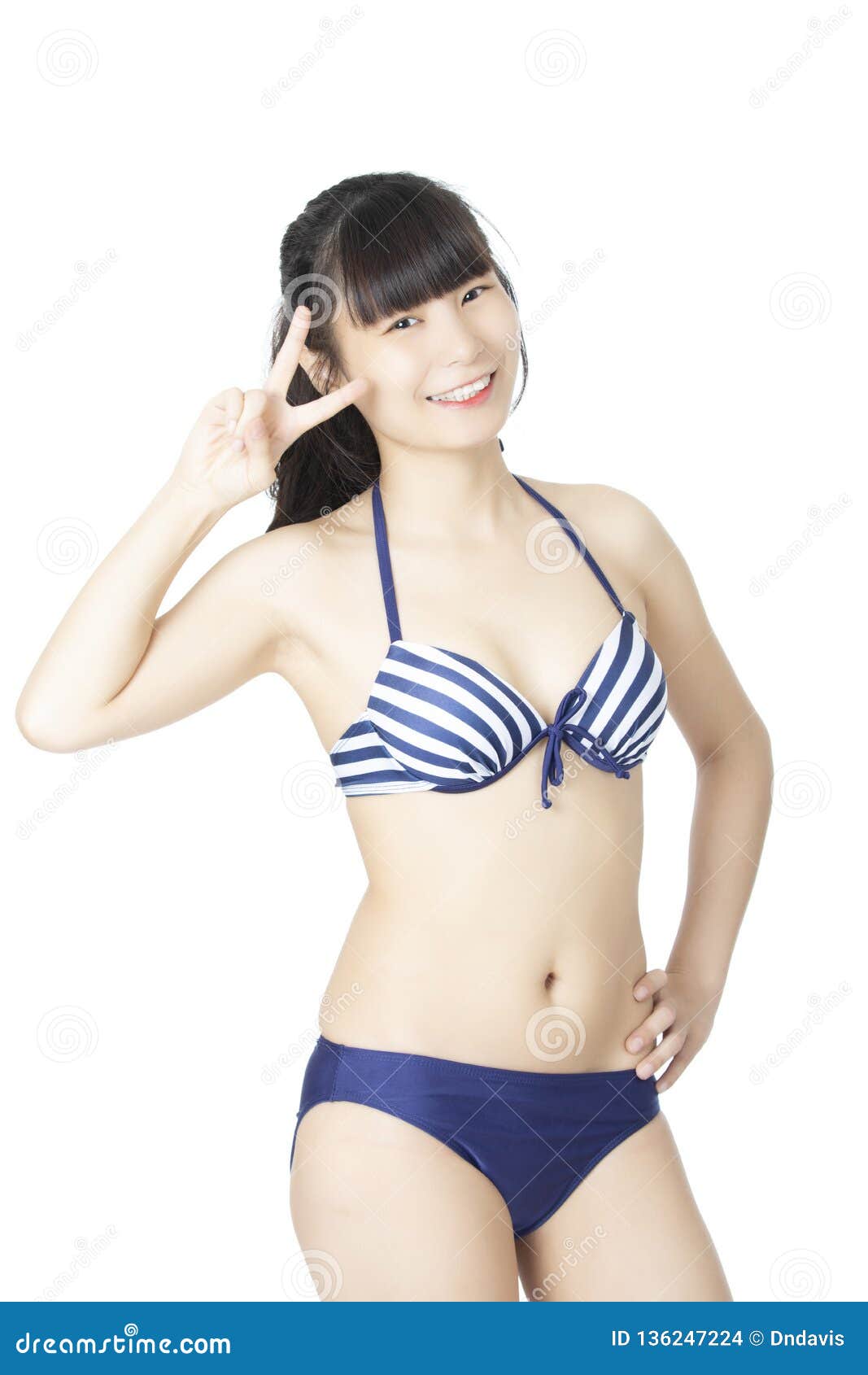 穿在白色背景的美丽的中国妇女性感的比基尼泳装库存照片. 图片包括有  image