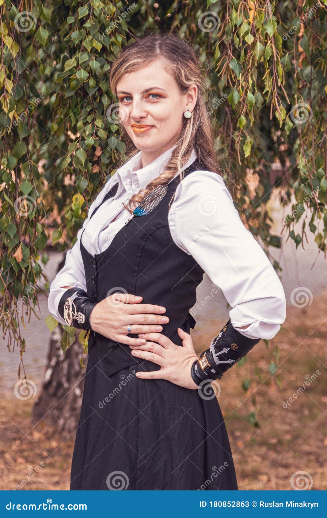 穿蒸汽朋克服装的美女库存图片 图片包括有衣裳 女孩 白种人 成人 远期 女性 玻璃 穿蒸汽朋克服装的美女库存图片 图片包括有衣裳 女孩 白种人 成人 远期 女性 玻璃