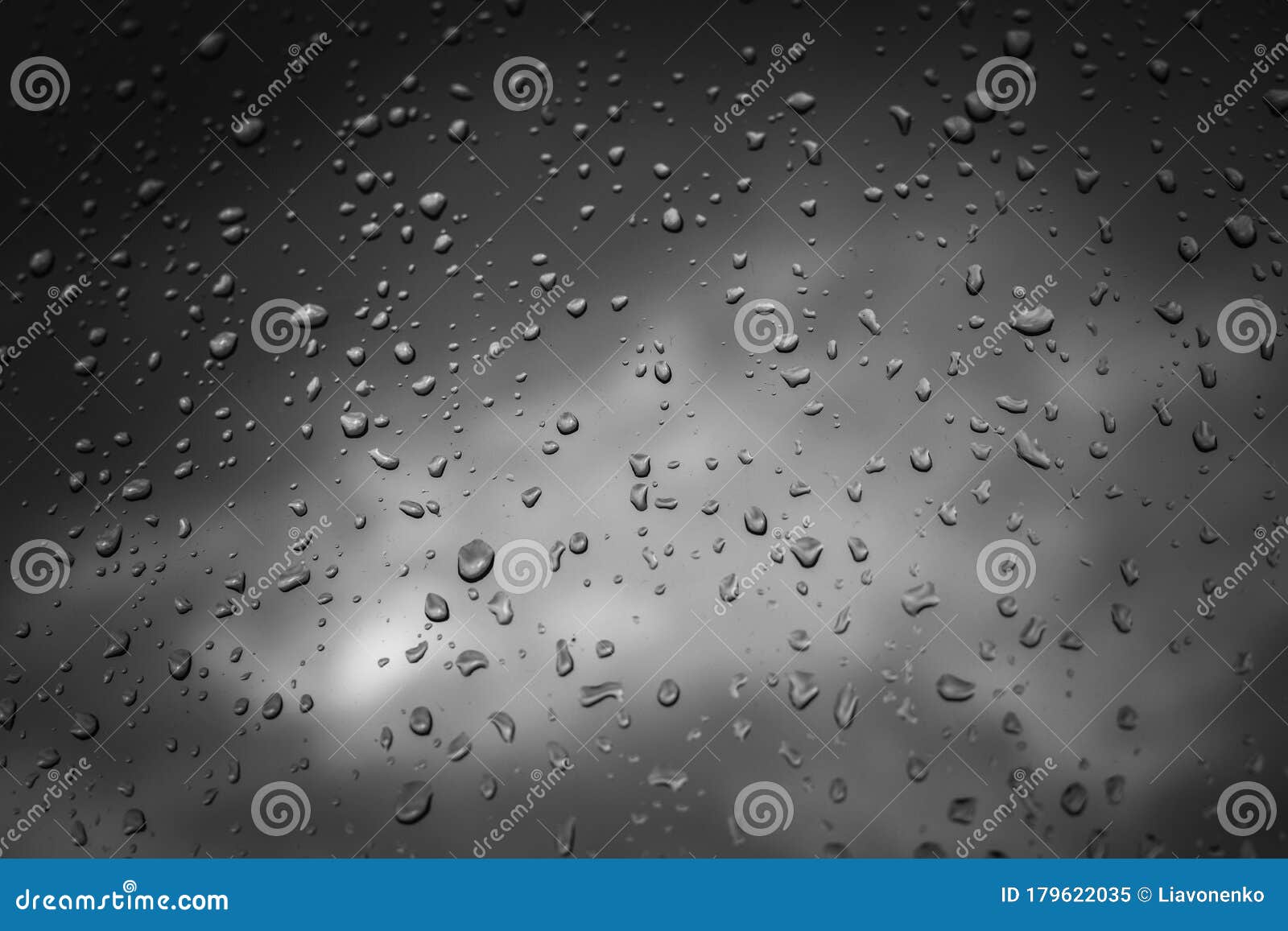 窗玻璃上的雨滴黑白背景纹理多云雨深色壁纸库存图片 图片包括有深色壁纸 窗玻璃上的雨滴