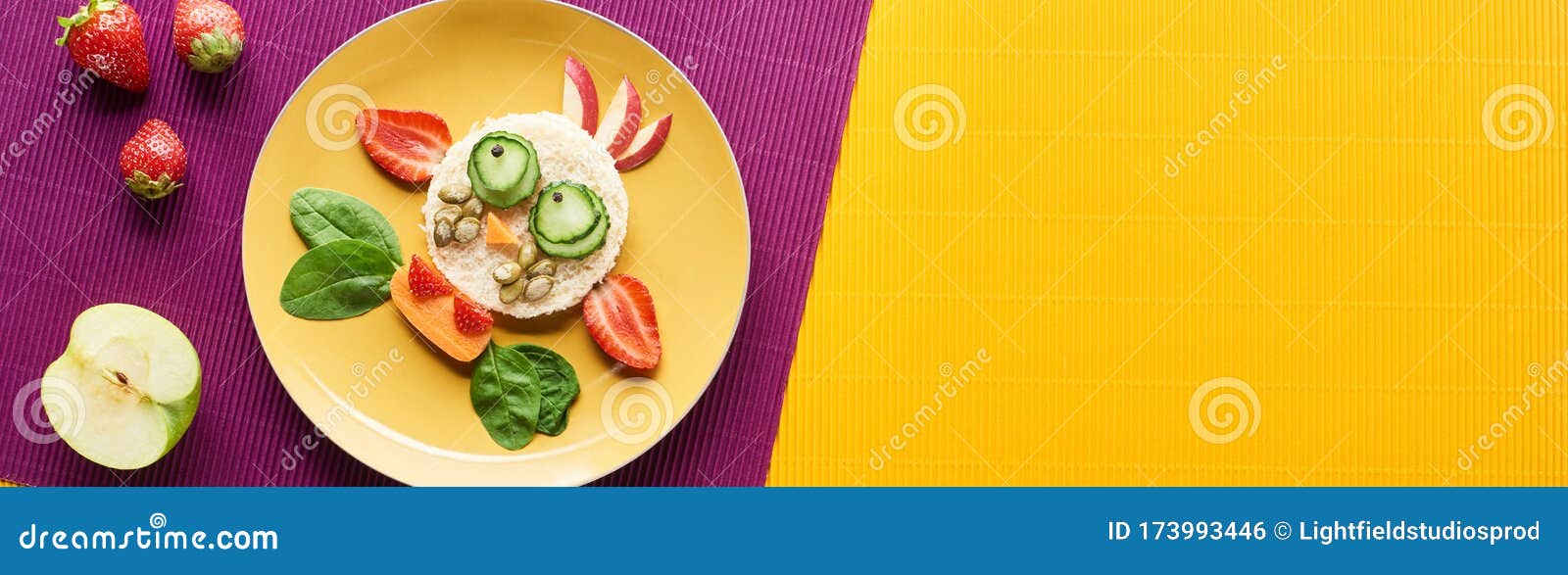 紫色和橙色背景上用食物制作的花牛板的顶视图 全景照库存照片 图片包括有字符 果子 背包 没人 紫色和橙色背景上用食物制作的花牛板的顶视图 全景照库存照片 图片包括有字符 果子 背包 没人