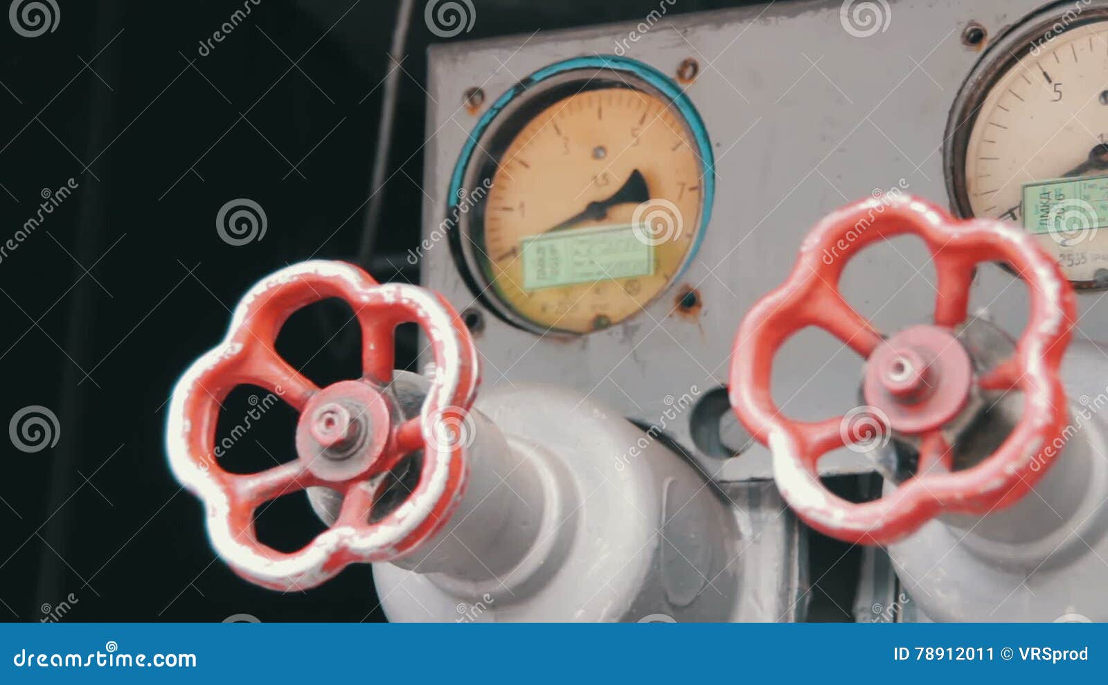 红色工业自来水和压力指示器在消防车股票视频 视频包括有红色工业自来水和压力指示器在消防车 7111 红色工业自来水和压力指示器在消防车股票视频 视频包括有红色工业自来水和压力指示器在消防车 7111
