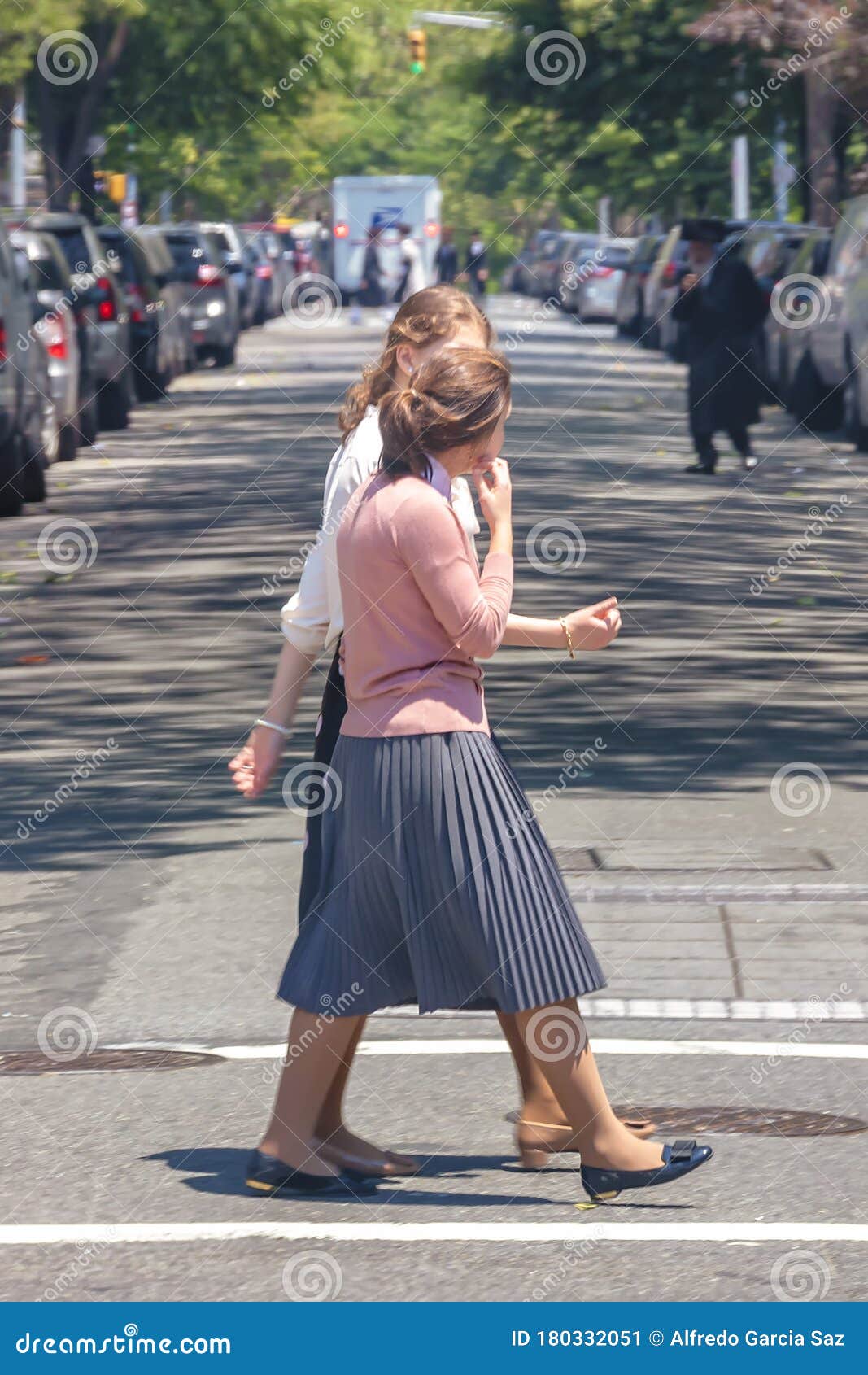 纽约布鲁克林威廉斯堡的沙巴特 正统犹太女性穿着特殊服装编辑类照片 图片包括有犹太人 以色列 纽约布鲁克林威廉斯堡的沙巴特 正统犹太女性穿着特殊服装编辑类照片 图片包括有犹太人 以色列