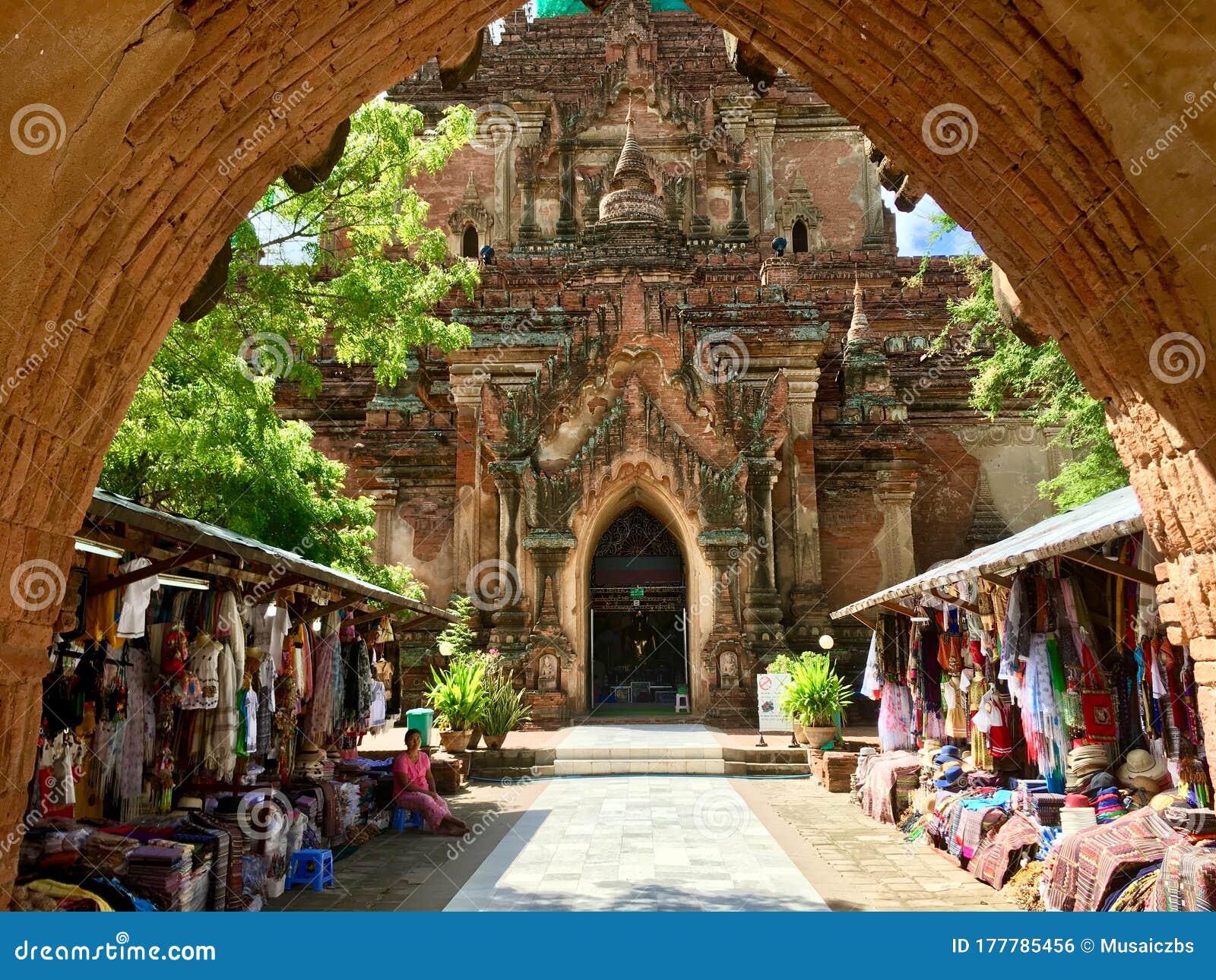 缅甸巴干市赫提罗明塔编辑类照片 图片包括有入口 曼德勒 镇痛药 界面 旅游业 市场 前面