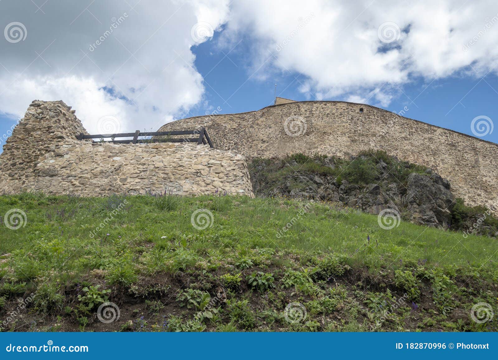 罗马尼亚特兰西瓦尼亚鲁佩亚要塞库存照片 图片包括有城堡 横向 喀尔巴阡山脉 安排 激情