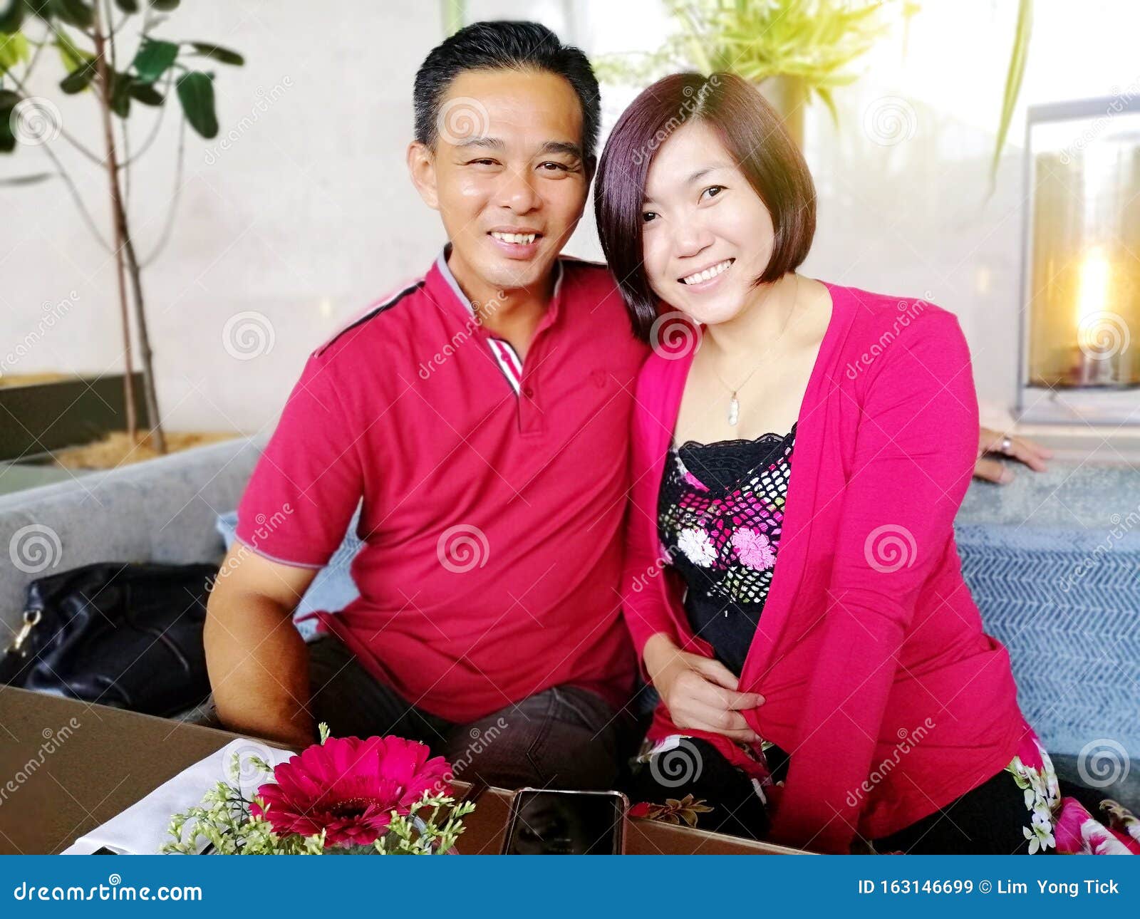 美丽的亚洲中年夫妇库存图片 图片包括有 美丽的亚洲中年夫妇库存图片 图片包括有