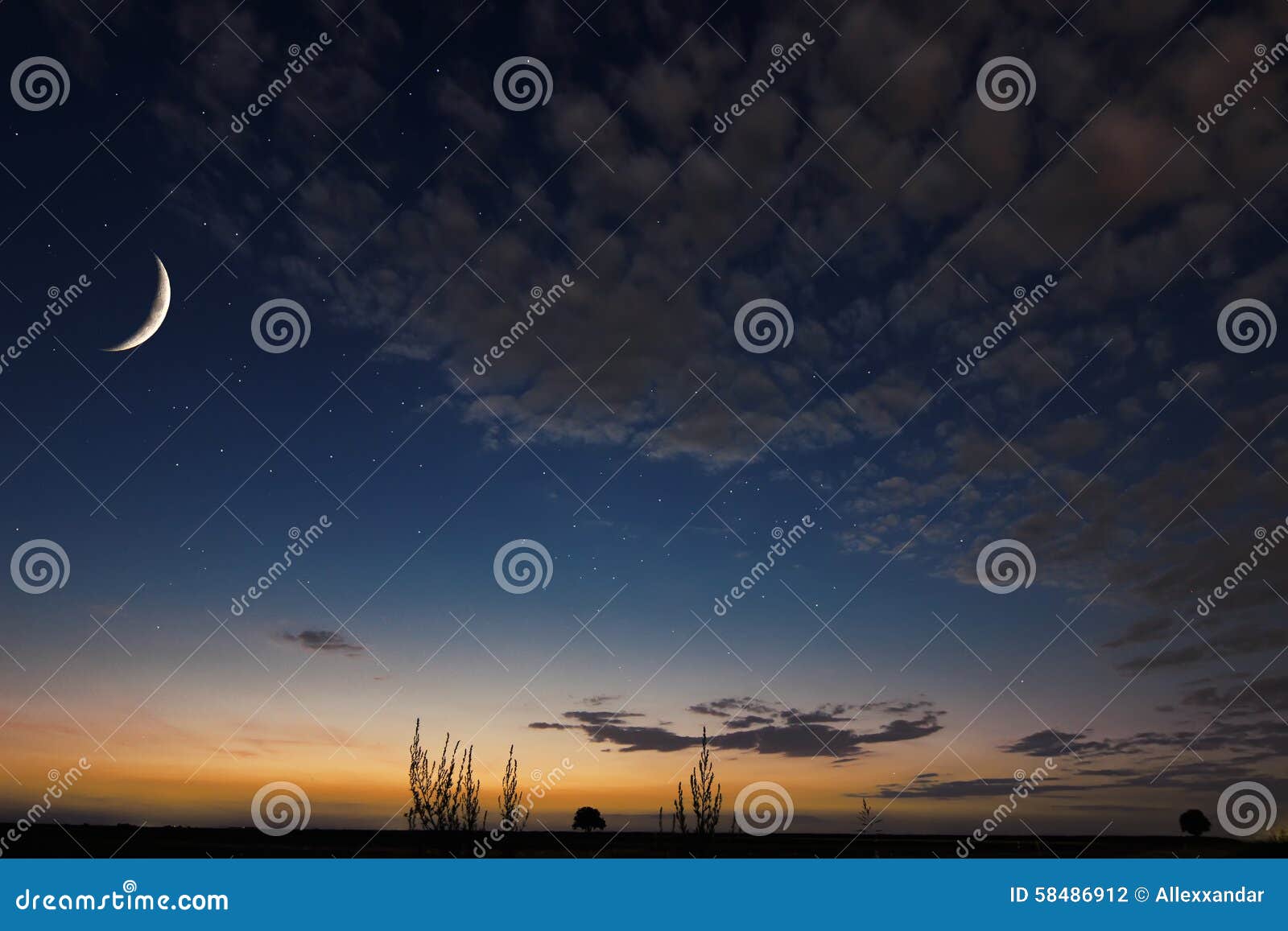 美丽的夜空 月亮 在夜背景的美丽的云彩月亮减少的月牙ramadan的背景库存照片 图片包括有 美丽的夜空 月亮 在夜背景的美丽的云彩月亮减少的月牙ramadan的背景库存照片 图片包括有