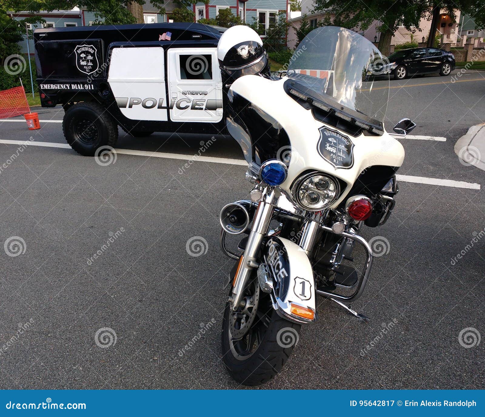 美国警车 摩托车 发嗡嗡声的东西 拉塞福 Nj 美国图库摄影片 图片包括有 美国警车 摩托车 发嗡嗡声的东西 拉塞福 Nj 美国图库摄影片 图片包括有