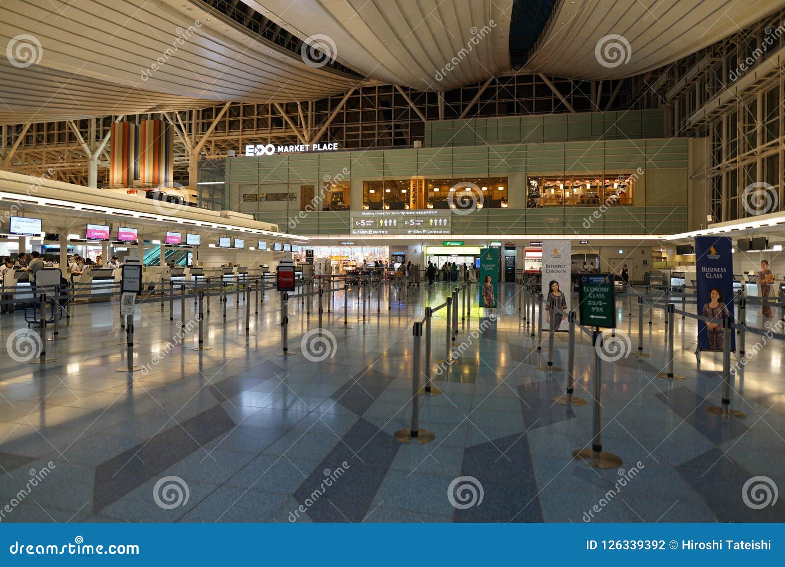 羽田空港国际客运枢纽站离开大厅登记处柜台图库摄影片 图片包括有