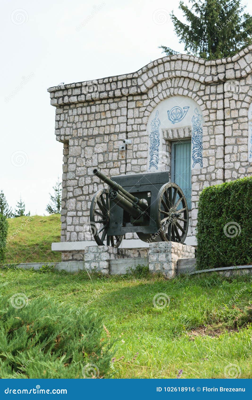 老第一次世界大战武器谢德 Putilov领域大炮 75mm Ff口径模型1902 36 罗马尼亚的军队预先使用它编辑类照片 图片包括有