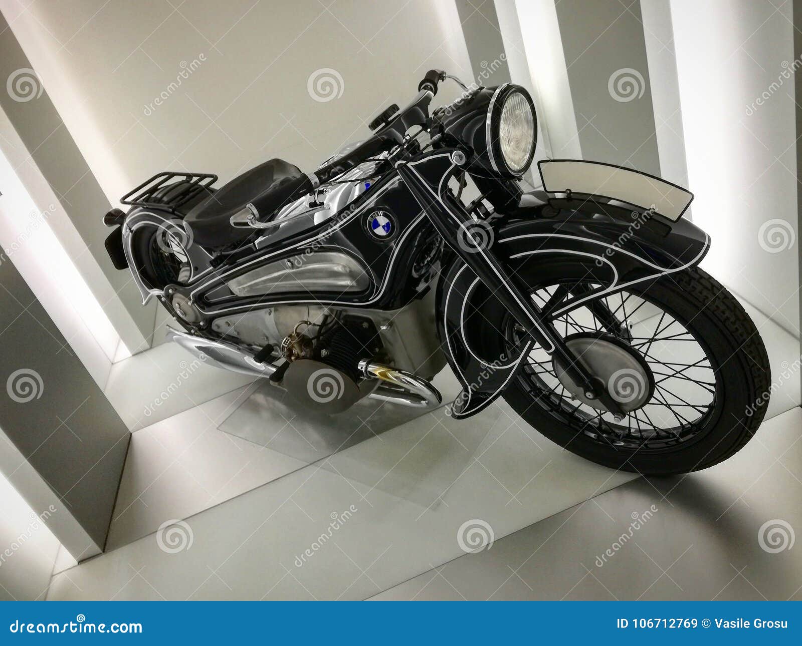 老bmw摩托车编辑类库存图片 图片包括有概念 摩托车 收集 设计 博物馆