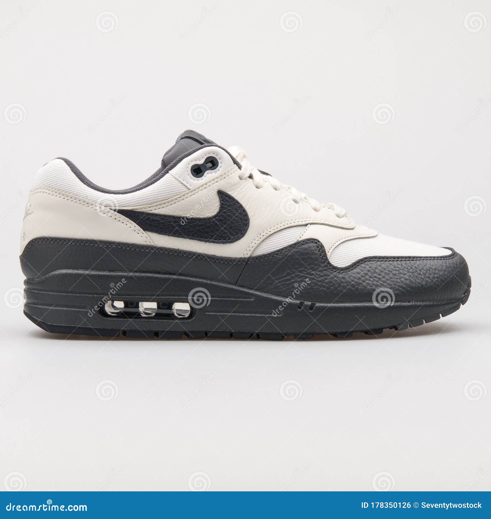 耐克air Max 1高级白色和深灰色运动鞋编辑类照片 图片包括有背包 产品 运动鞋 对象