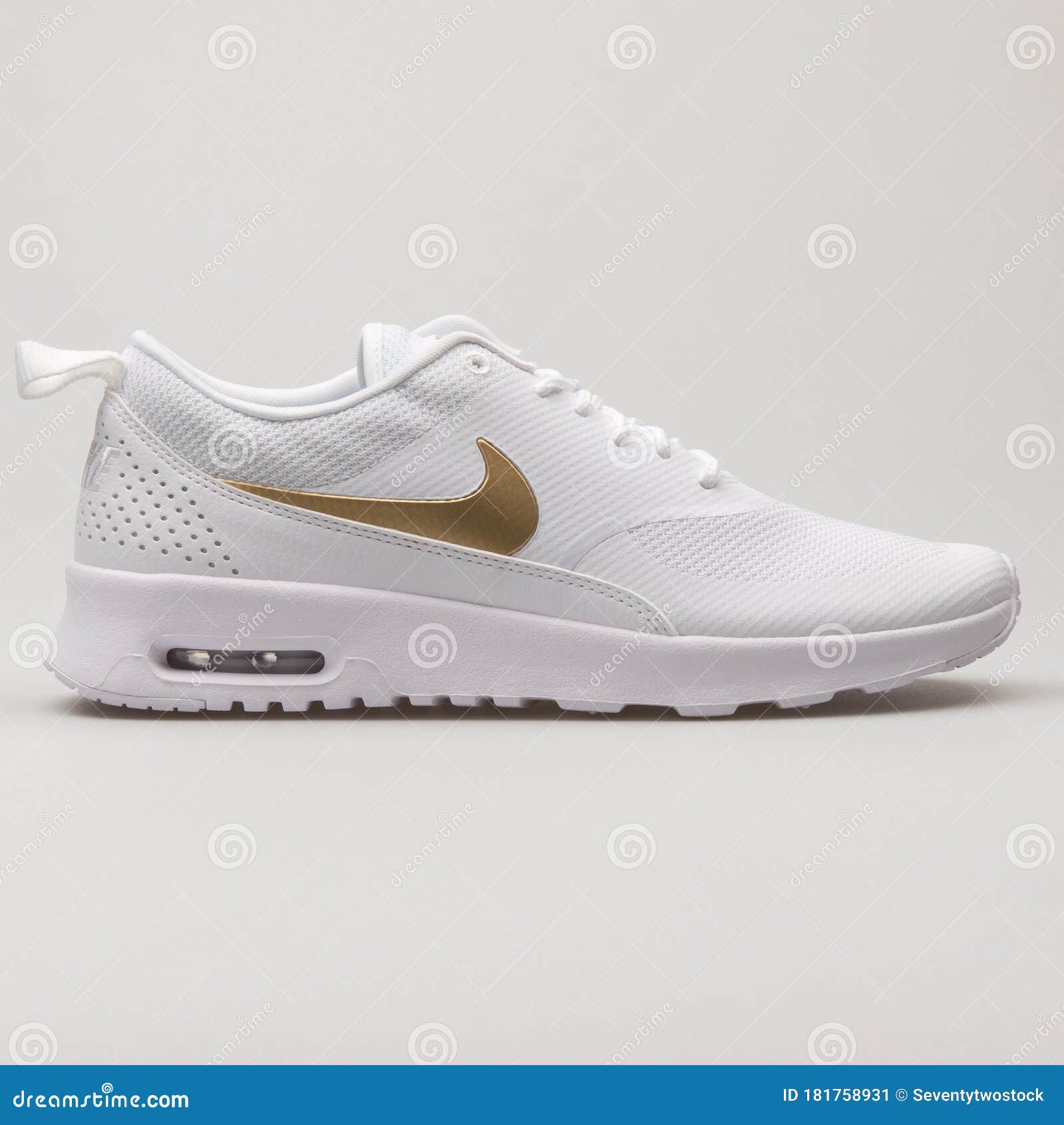 耐克air Max Thea白色金属金帆鞋编辑类照片 图片包括有金子 执行 方式 鞋类 耐克 耐克air Max Thea白色金属金帆鞋编辑类照片 图片包括有金子 执行 方式 鞋类 耐克