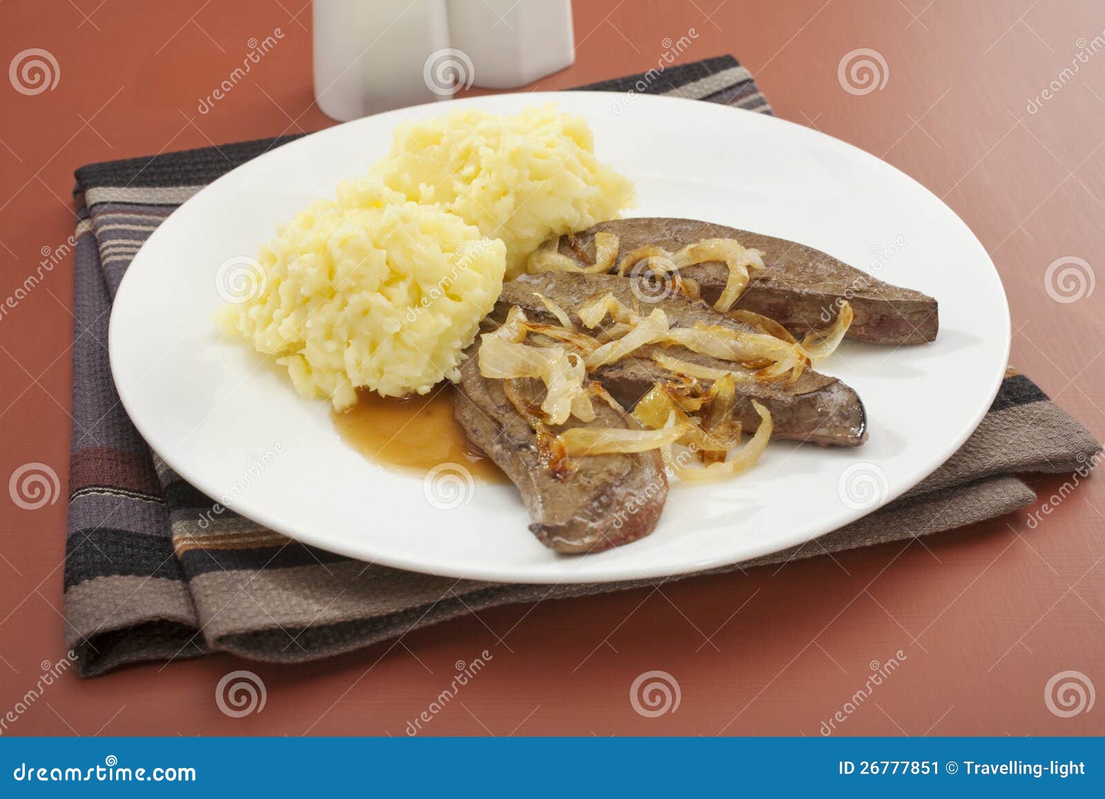 肝脏和葱用饲料土豆泥库存图片 图片包括有肝脏和葱用饲料土豆泥