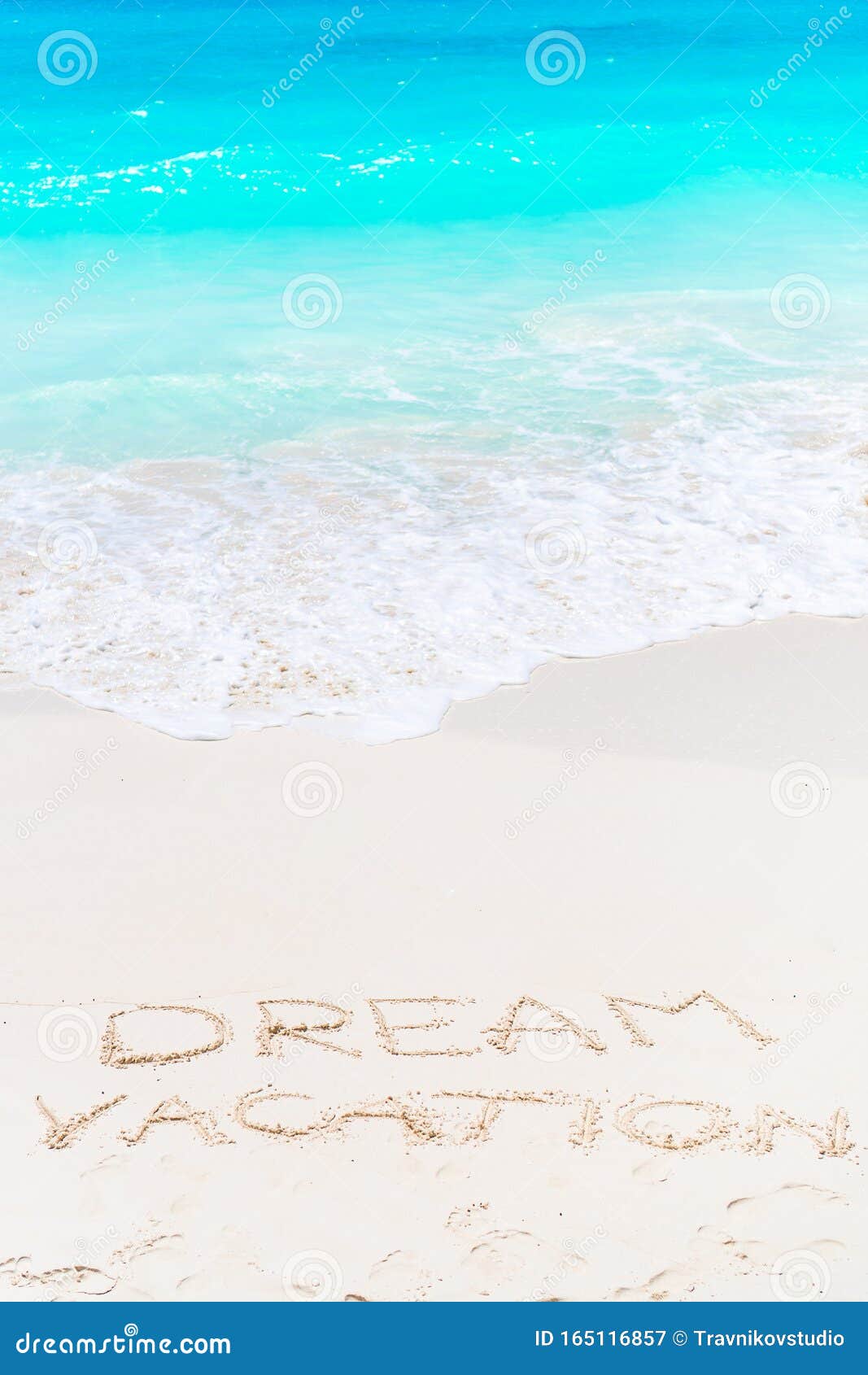 背景柔软的海浪写在沙滩上的梦库存图片 图片包括有背景柔软的海浪写在沙滩上的梦